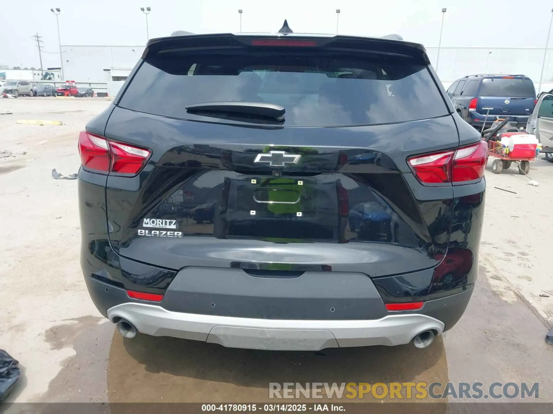 17 Photograph of a damaged car 3GNKBBRA8KS666035 CHEVROLET BLAZER 2019
