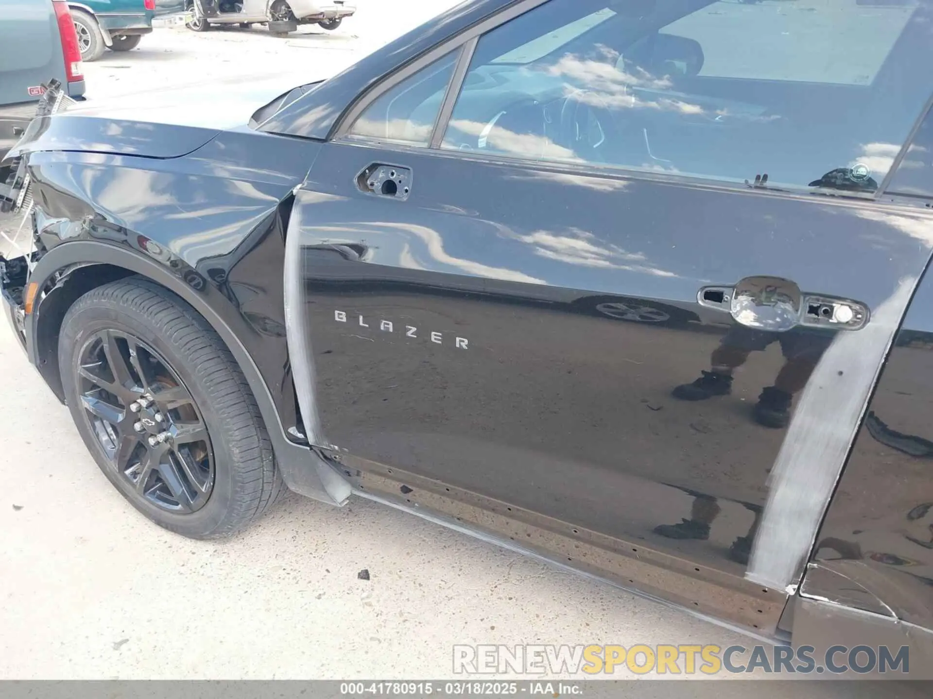 19 Photograph of a damaged car 3GNKBBRA8KS666035 CHEVROLET BLAZER 2019