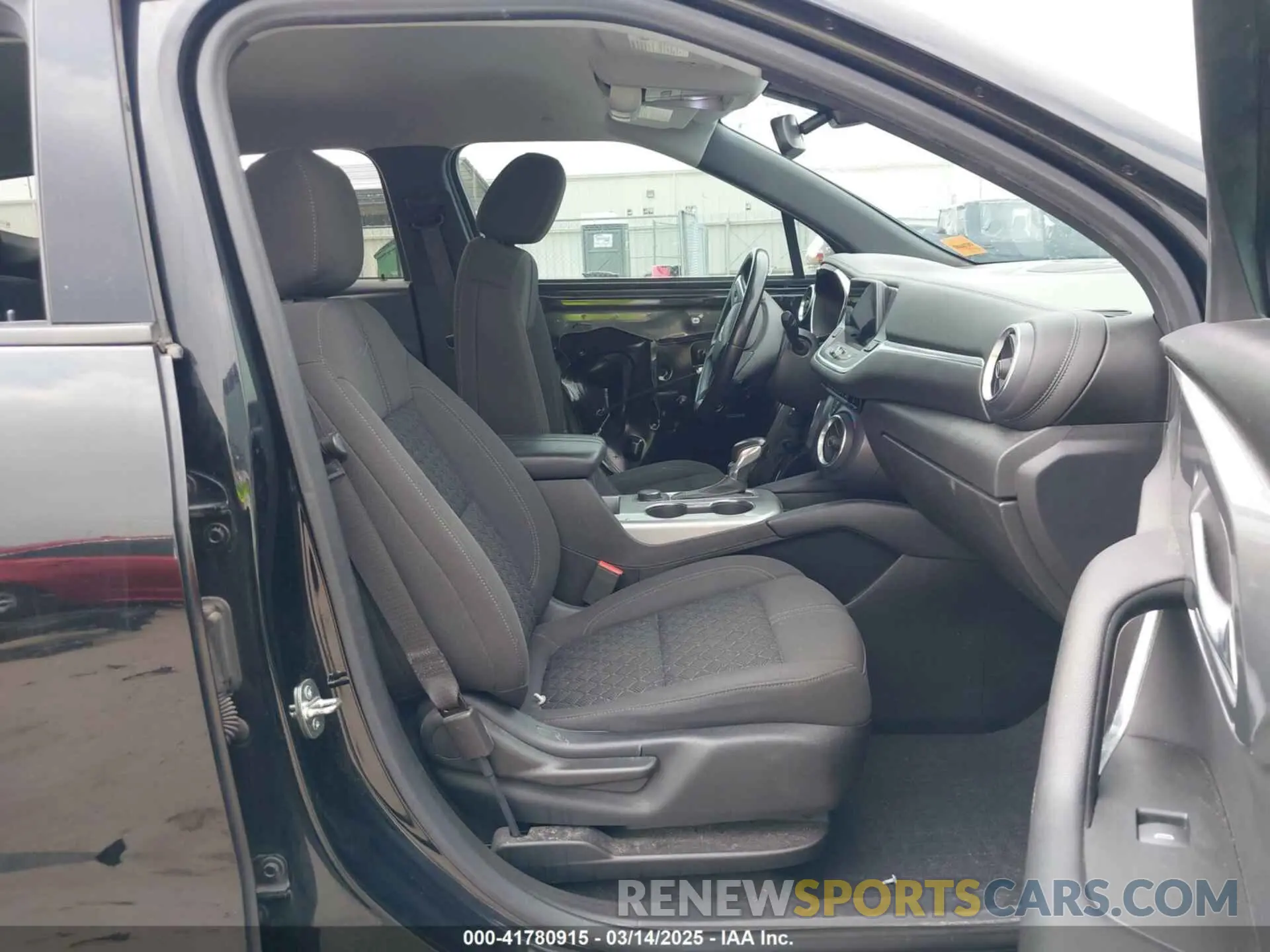5 Photograph of a damaged car 3GNKBBRA8KS666035 CHEVROLET BLAZER 2019