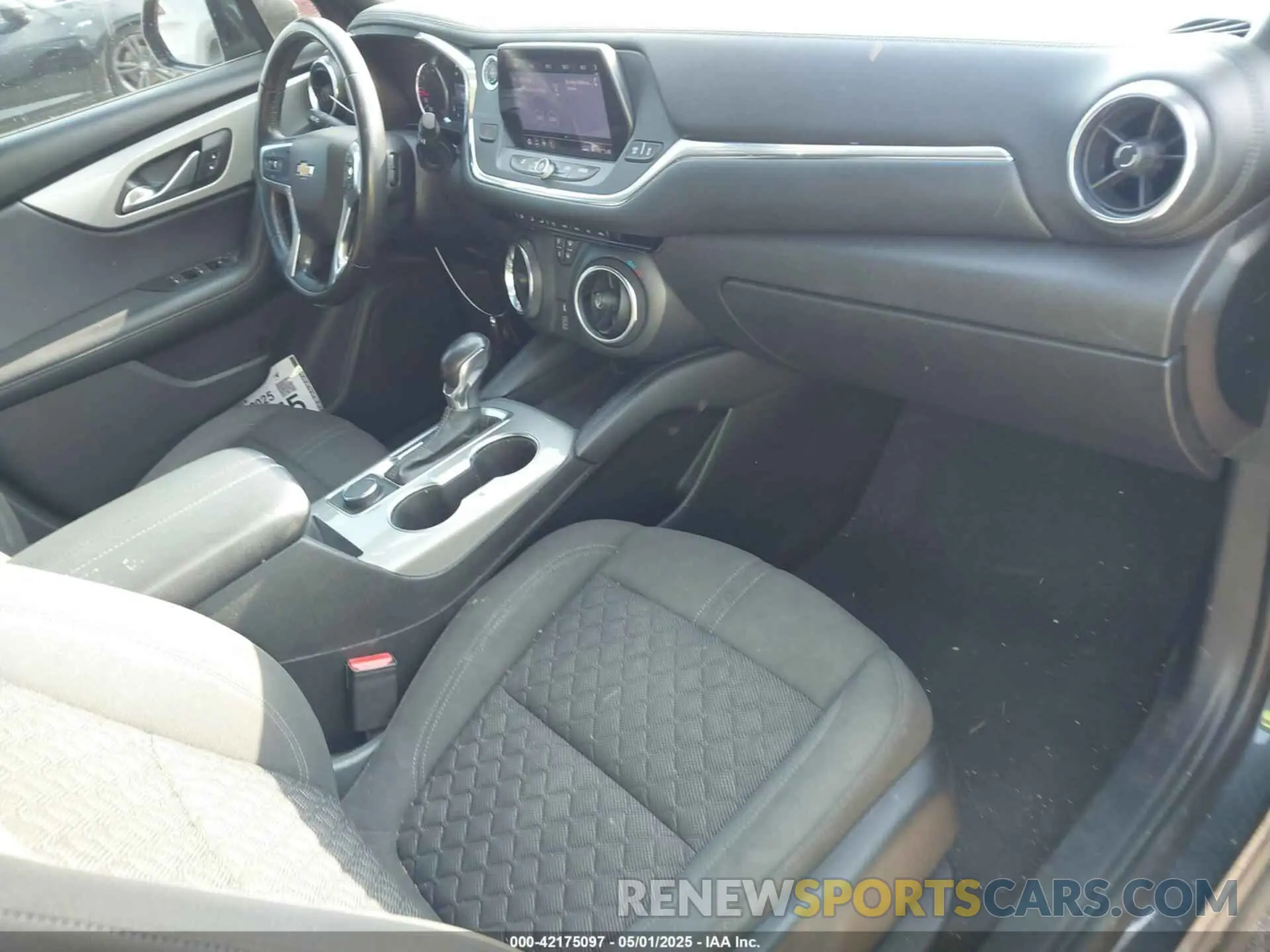 5 Photograph of a damaged car 3GNKBBRA9KS614249 CHEVROLET BLAZER 2019