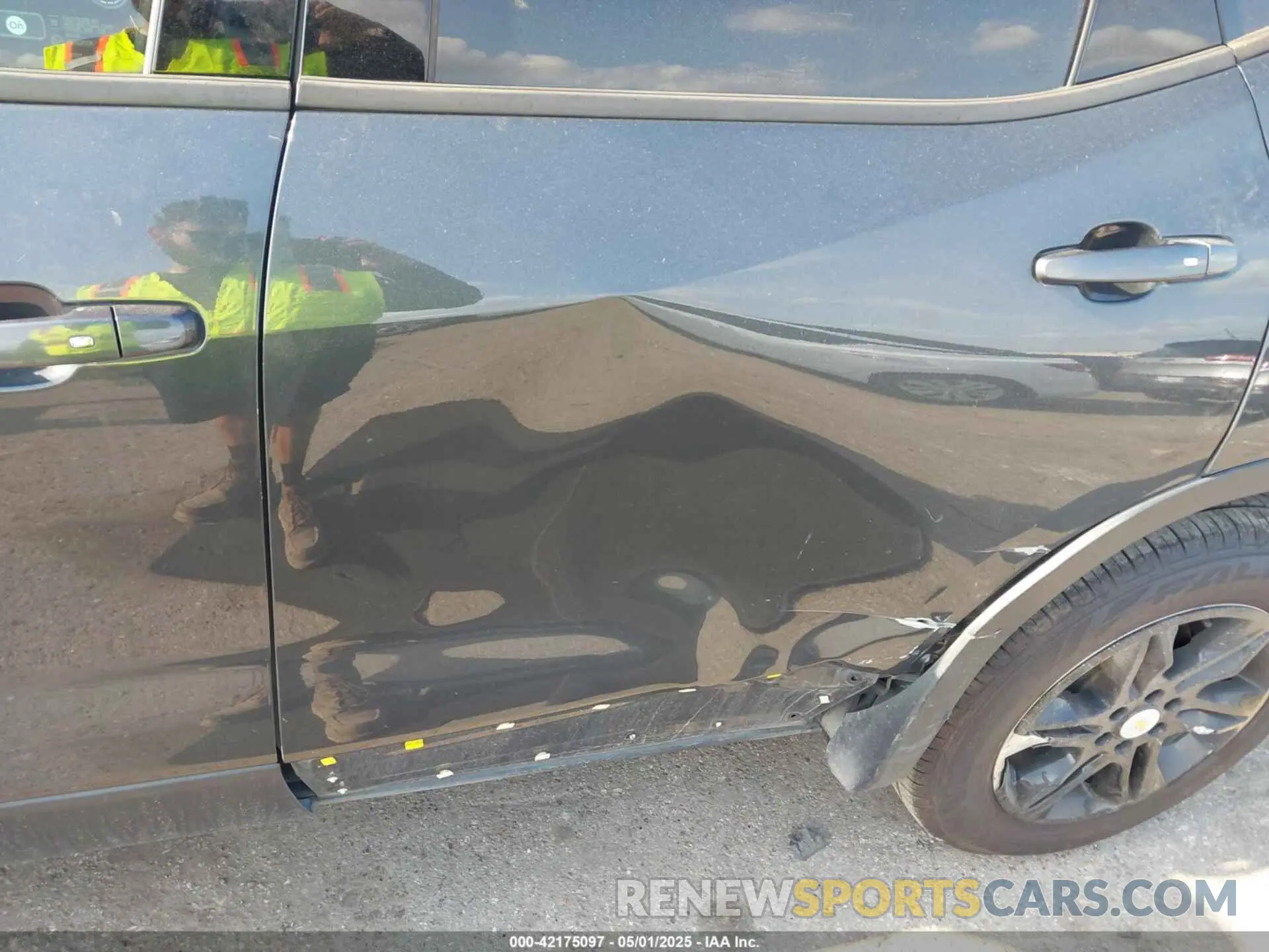6 Photograph of a damaged car 3GNKBBRA9KS614249 CHEVROLET BLAZER 2019