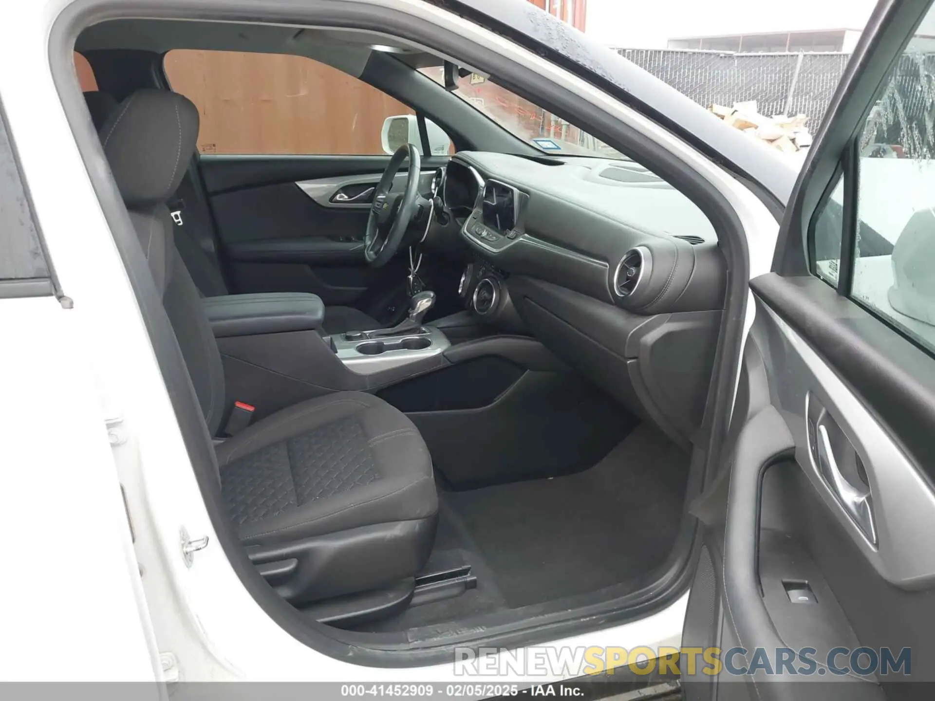 5 Photograph of a damaged car 3GNKBBRAXKS656090 CHEVROLET BLAZER 2019