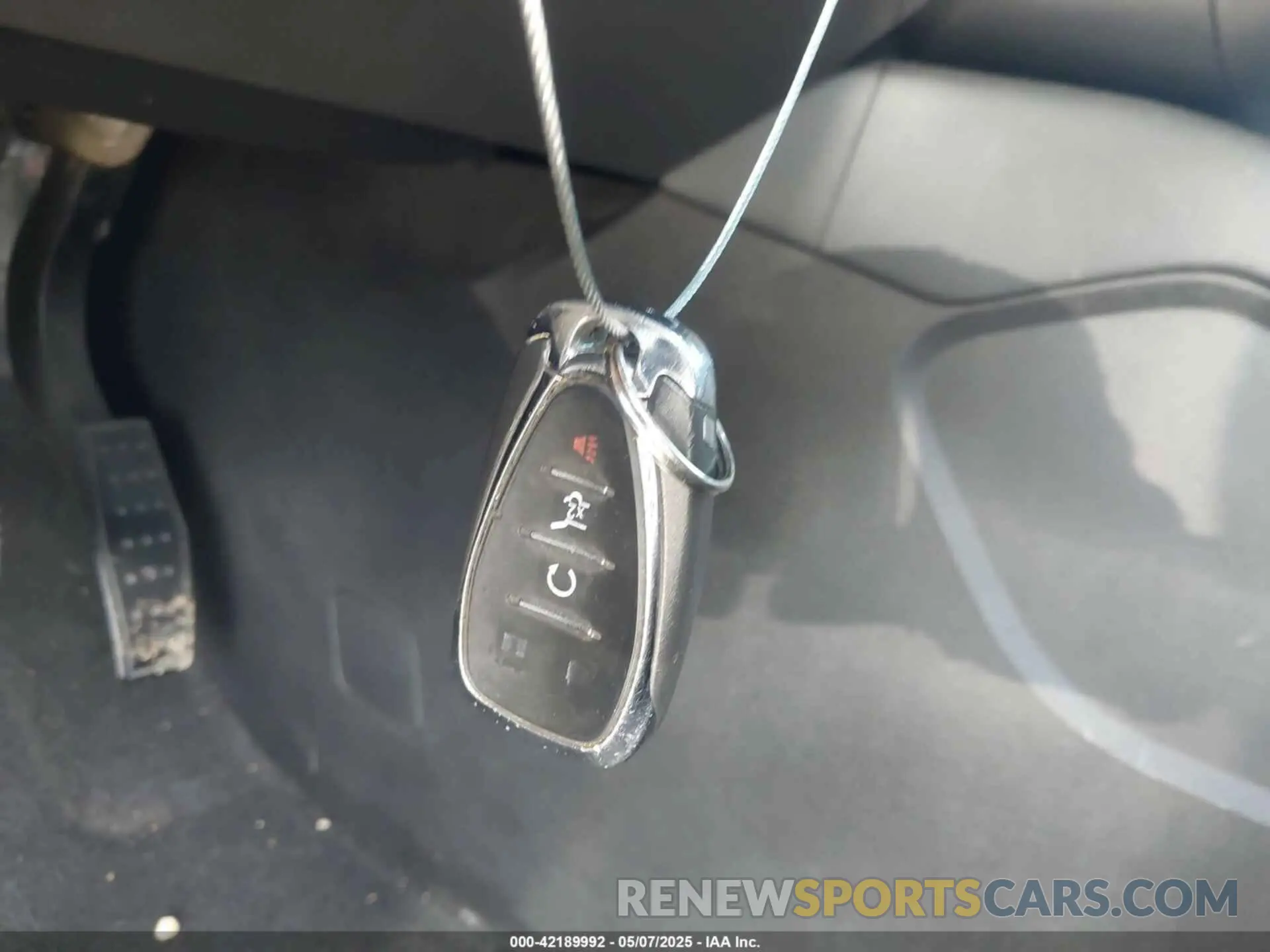 11 Photograph of a damaged car 3GNKBCRS2KS674226 CHEVROLET BLAZER 2019