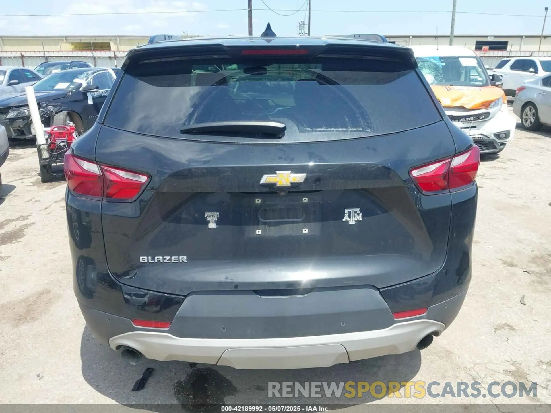 16 Photograph of a damaged car 3GNKBCRS2KS674226 CHEVROLET BLAZER 2019