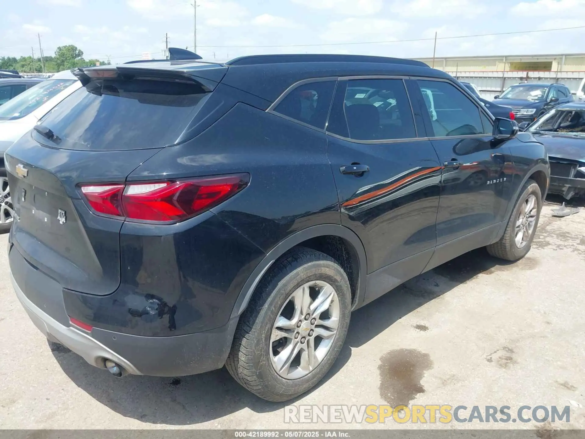 4 Photograph of a damaged car 3GNKBCRS2KS674226 CHEVROLET BLAZER 2019