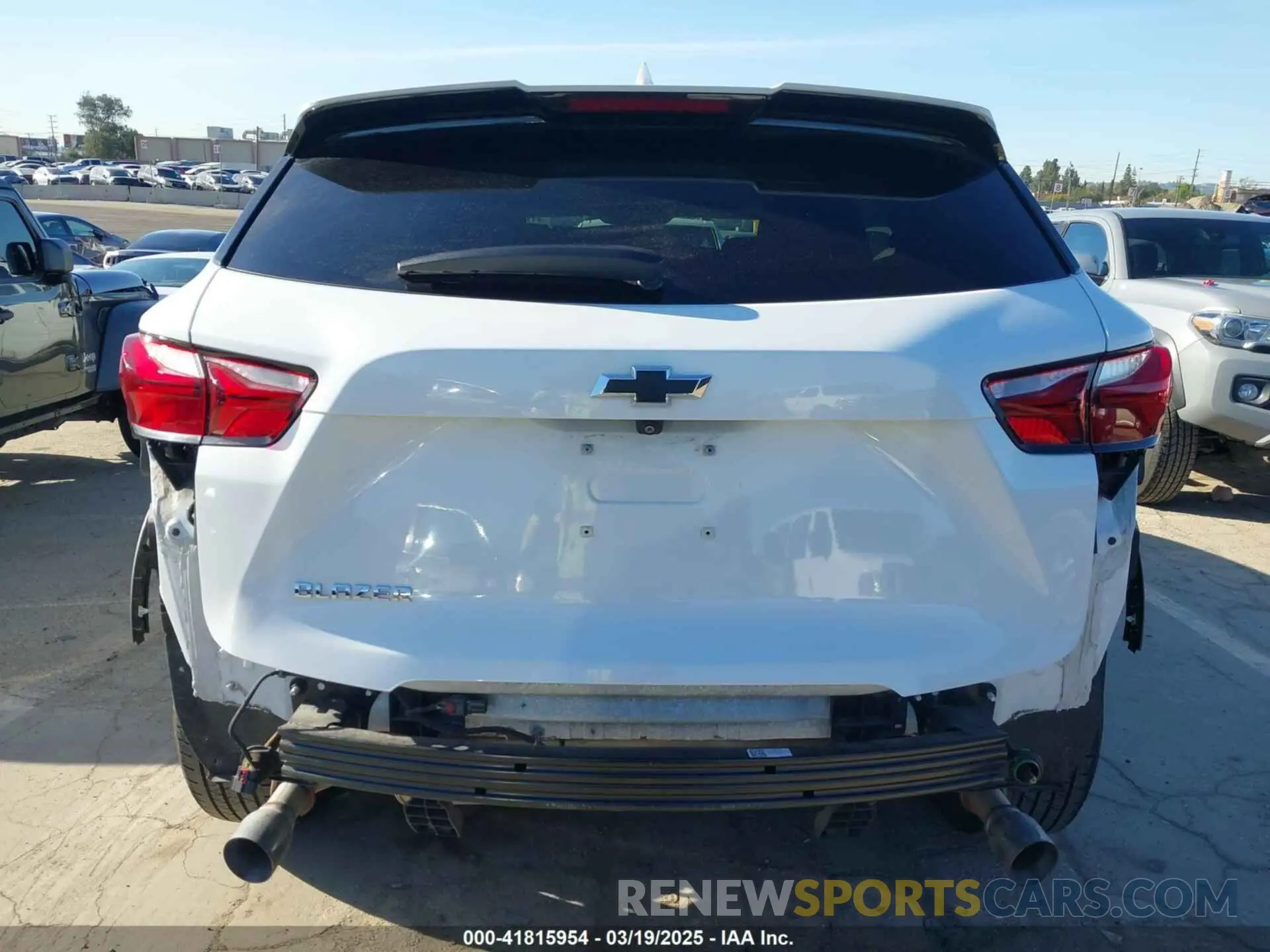 17 Photograph of a damaged car 3GNKBCRS7KS652674 CHEVROLET BLAZER 2019