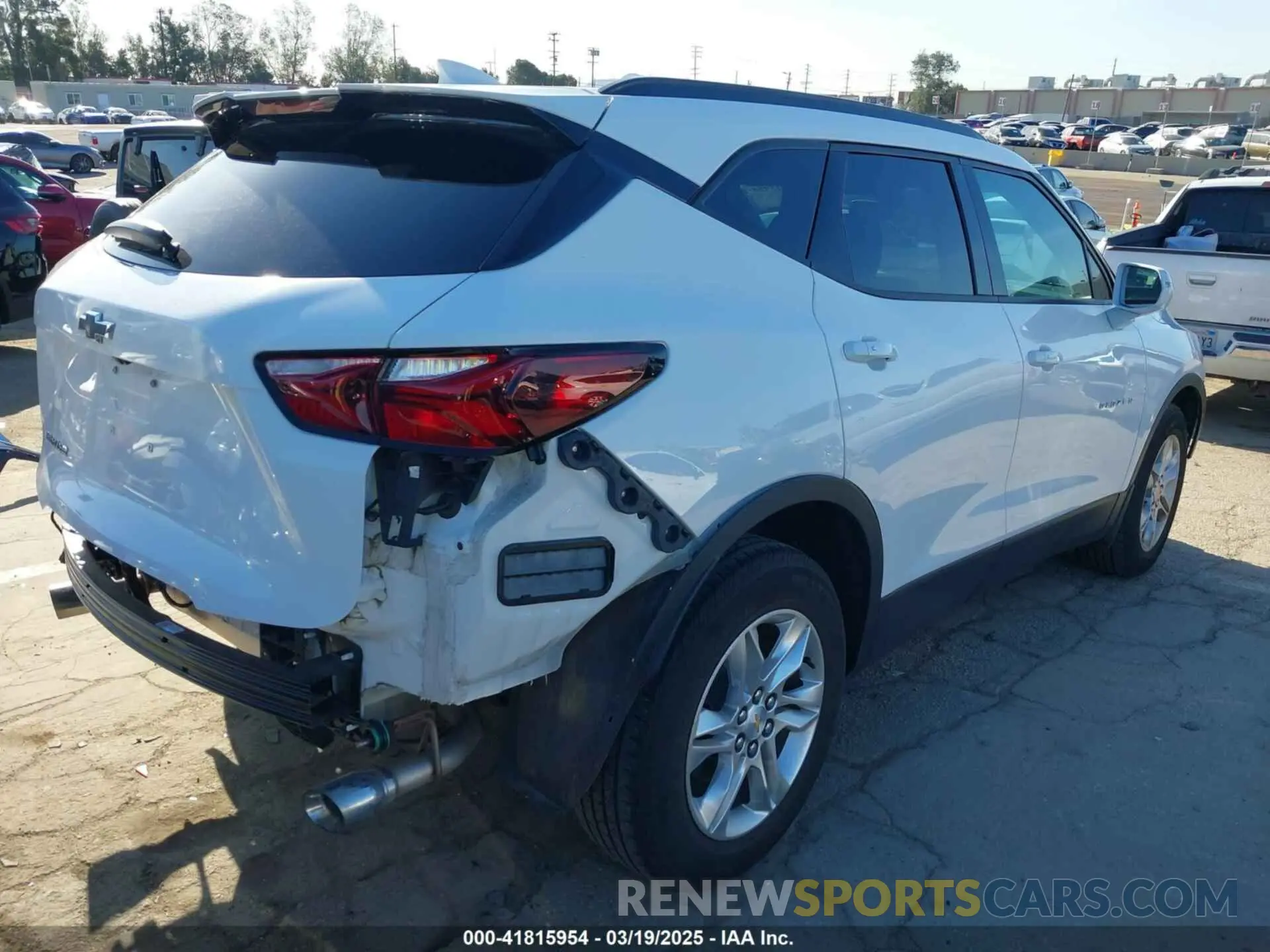 4 Photograph of a damaged car 3GNKBCRS7KS652674 CHEVROLET BLAZER 2019