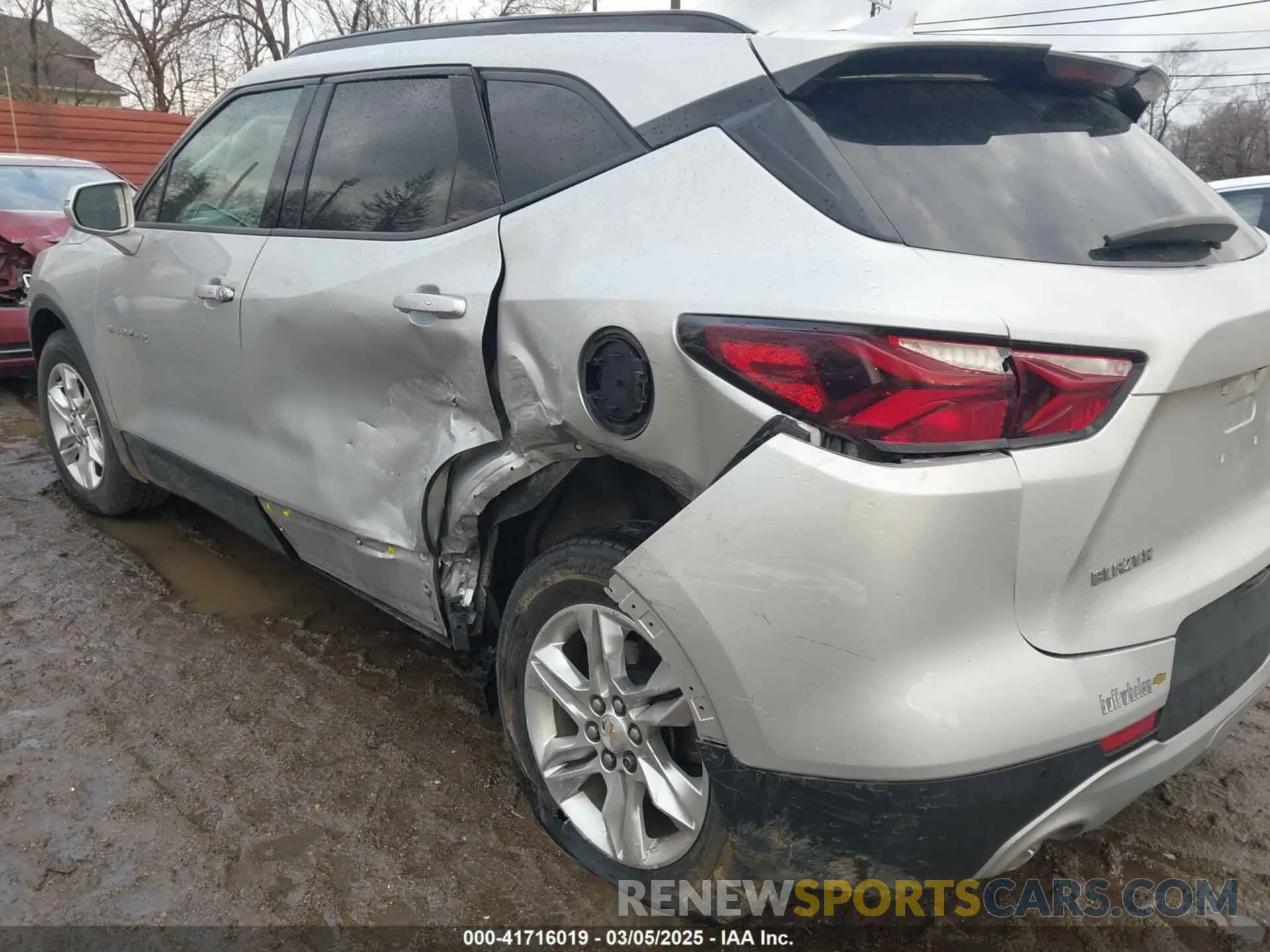 18 Photograph of a damaged car 3GNKBCRS7KS666395 CHEVROLET BLAZER 2019