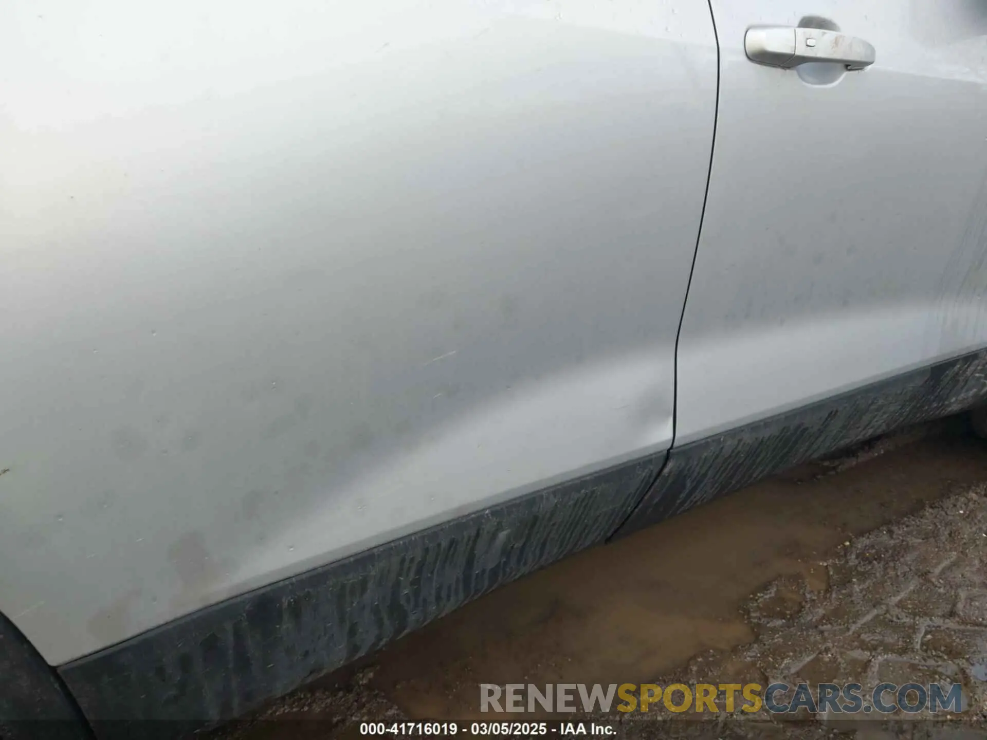 19 Photograph of a damaged car 3GNKBCRS7KS666395 CHEVROLET BLAZER 2019