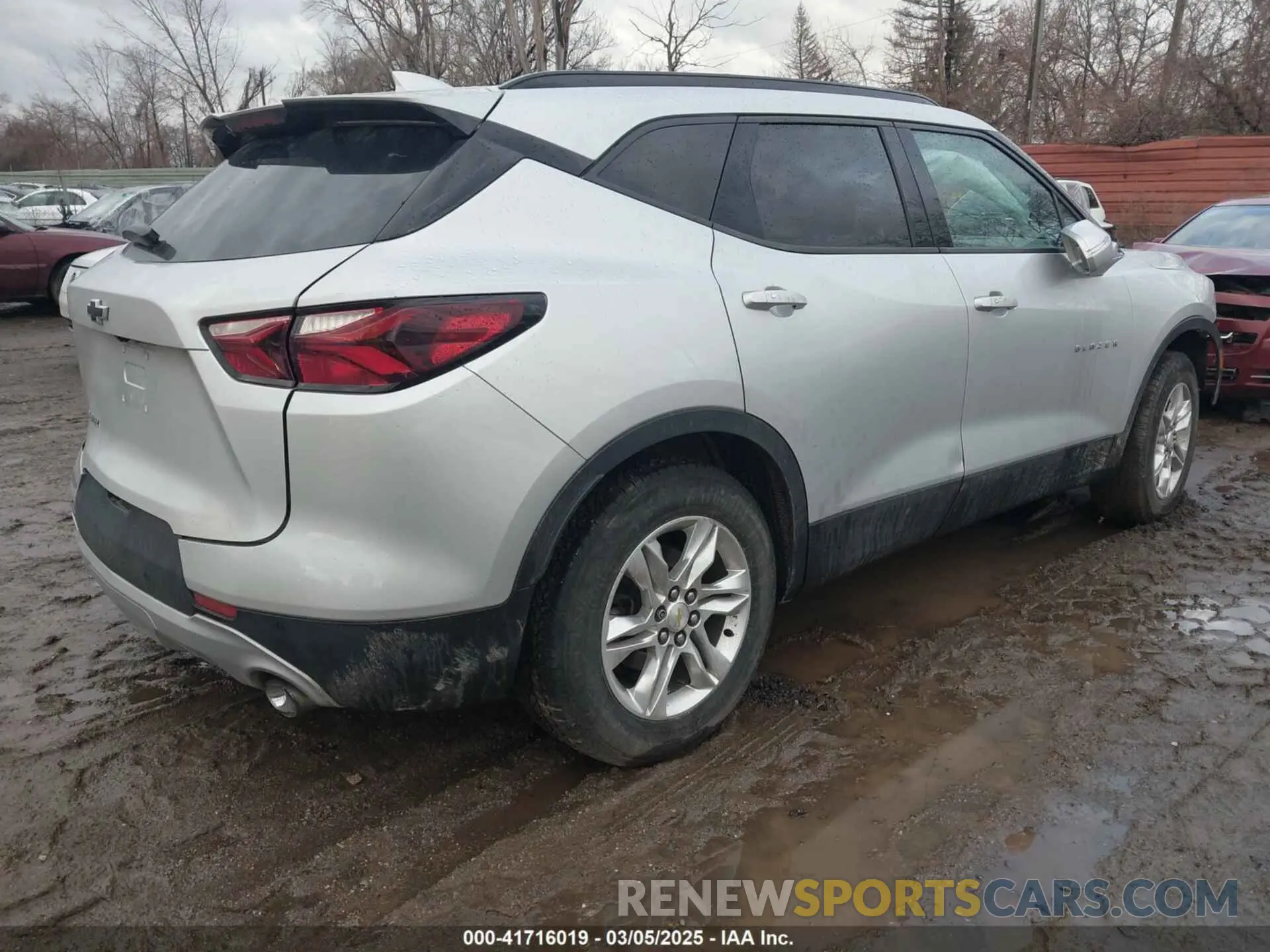 4 Photograph of a damaged car 3GNKBCRS7KS666395 CHEVROLET BLAZER 2019