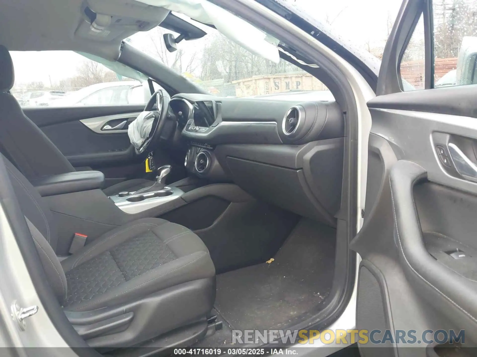 5 Photograph of a damaged car 3GNKBCRS7KS666395 CHEVROLET BLAZER 2019