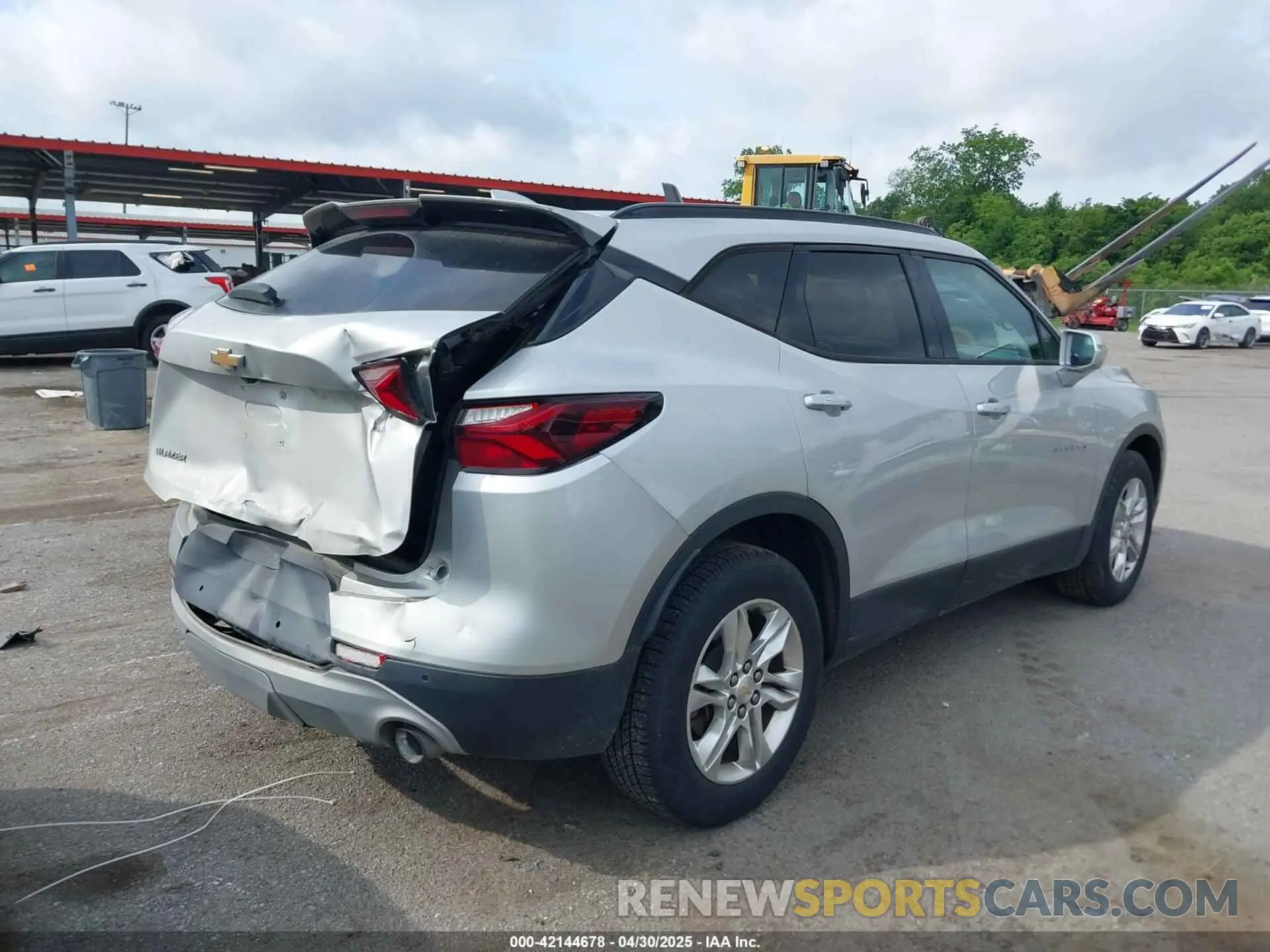 4 Photograph of a damaged car 3GNKBCRS8KS657026 CHEVROLET BLAZER 2019