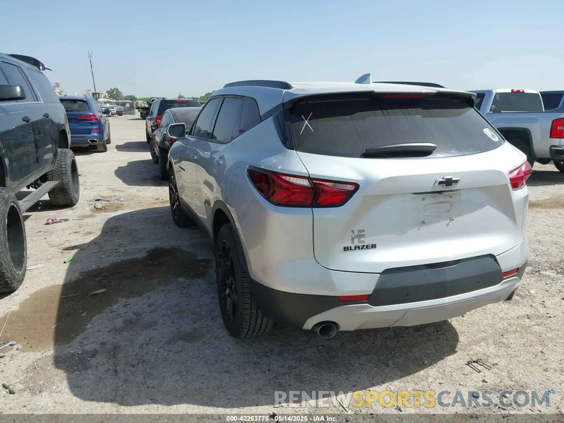 3 Photograph of a damaged car 3GNKBCRS8KS682122 CHEVROLET BLAZER 2019