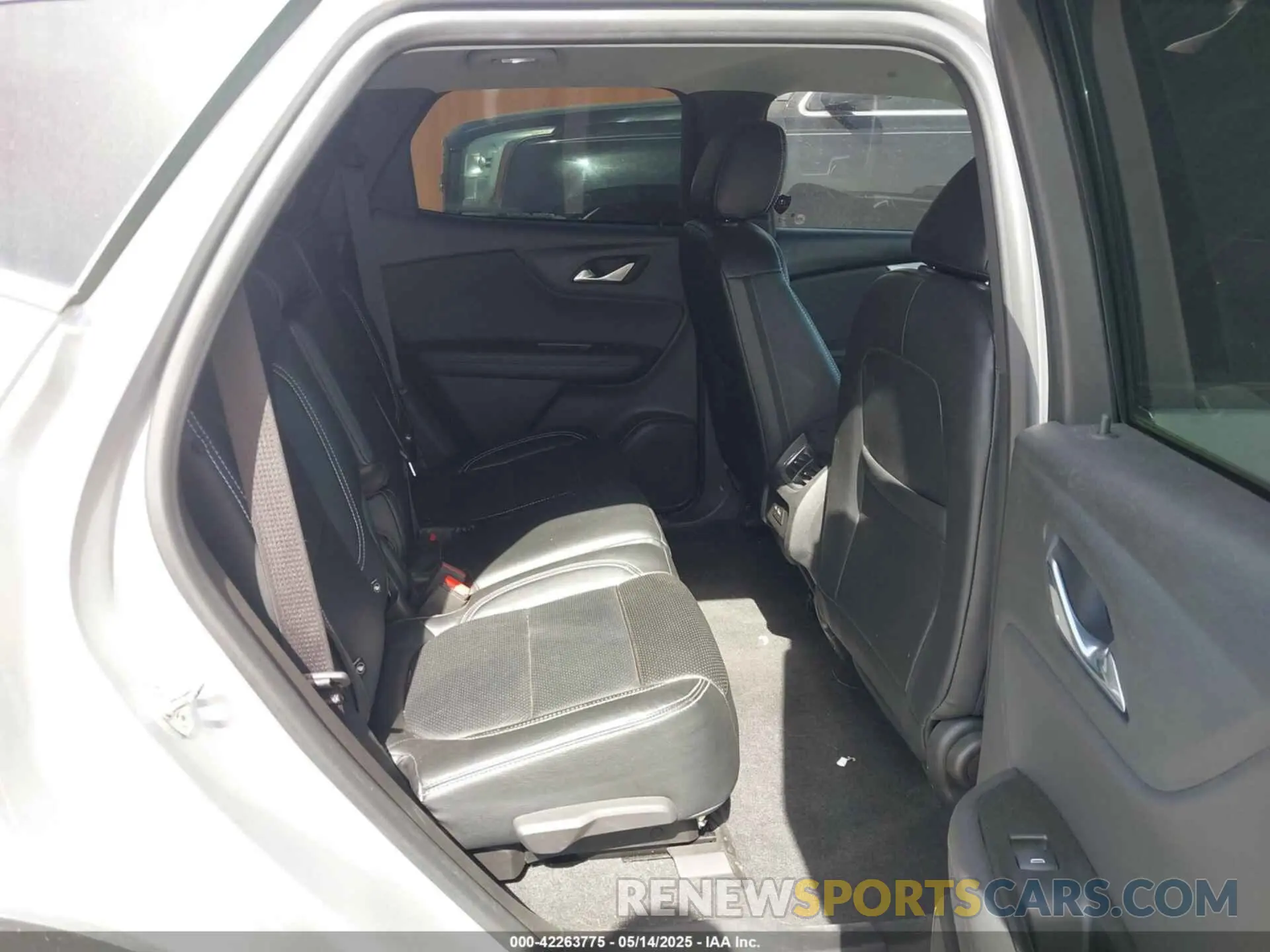 8 Photograph of a damaged car 3GNKBCRS8KS682122 CHEVROLET BLAZER 2019