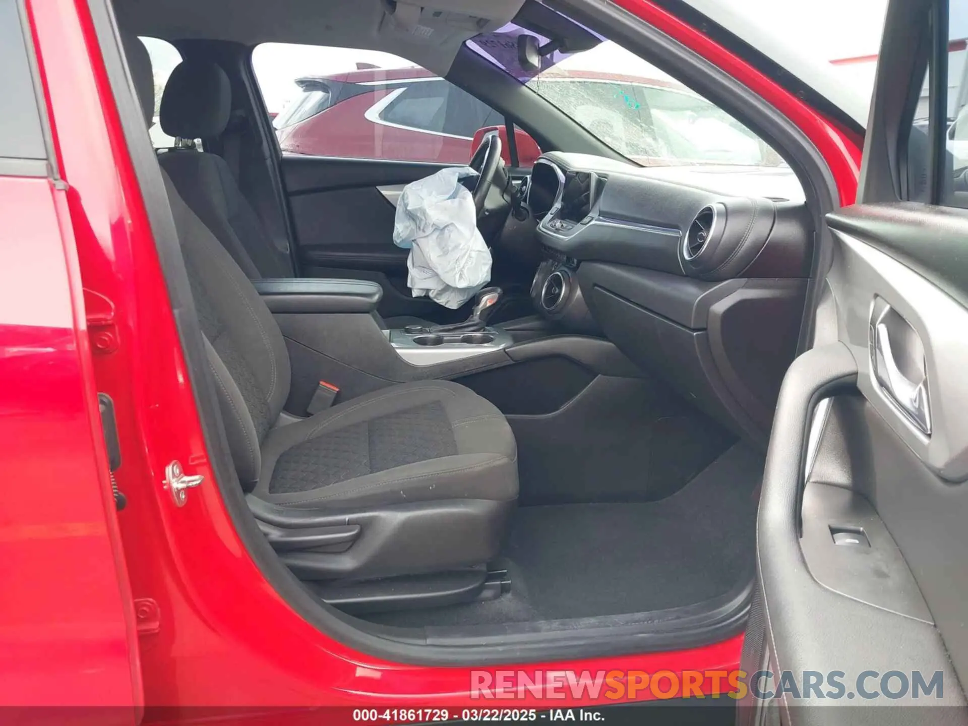 5 Photograph of a damaged car 3GNKBCRS8KS696988 CHEVROLET BLAZER 2019