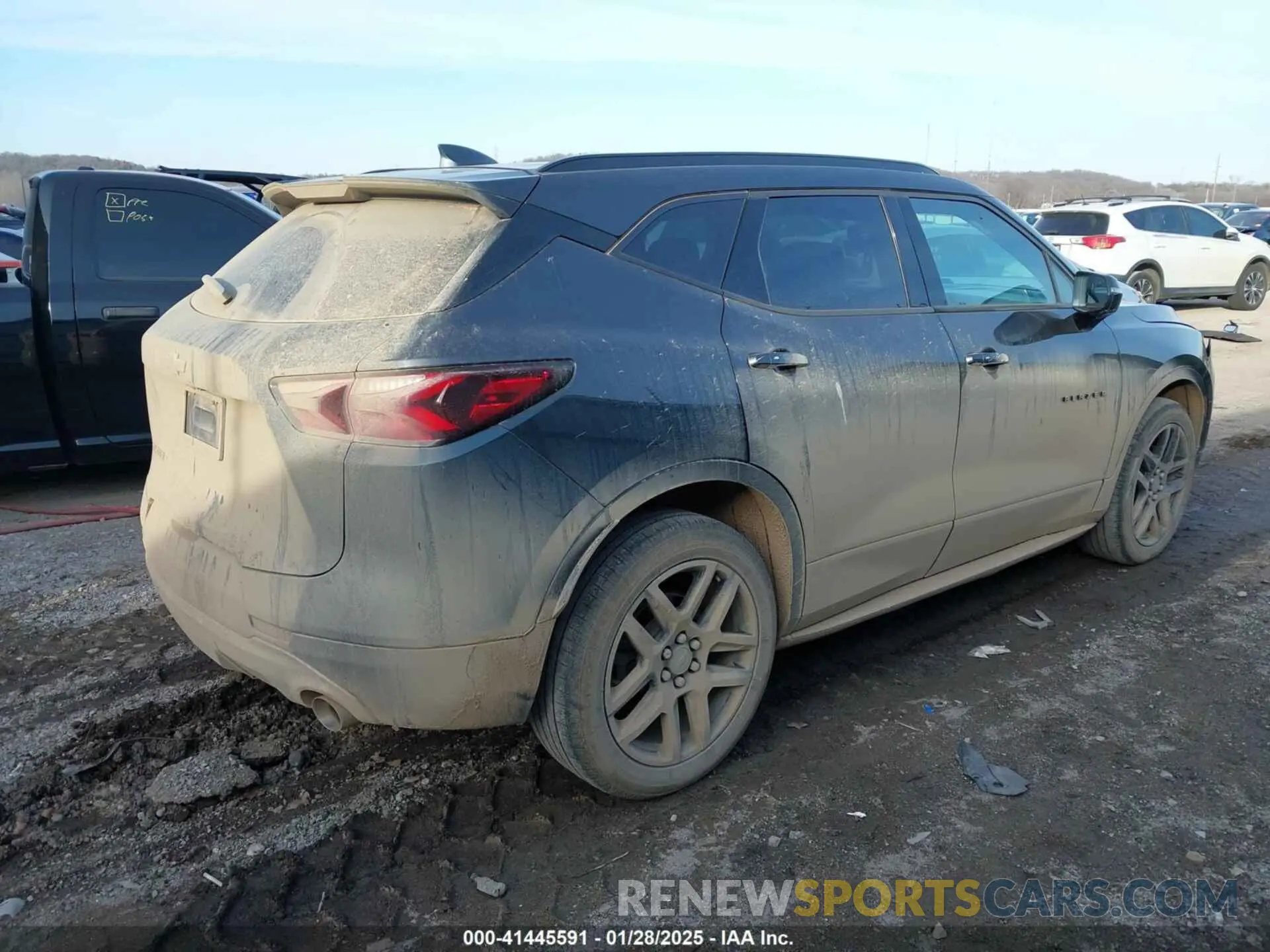 4 Photograph of a damaged car 3GNKBCRS9KS692710 CHEVROLET BLAZER 2019