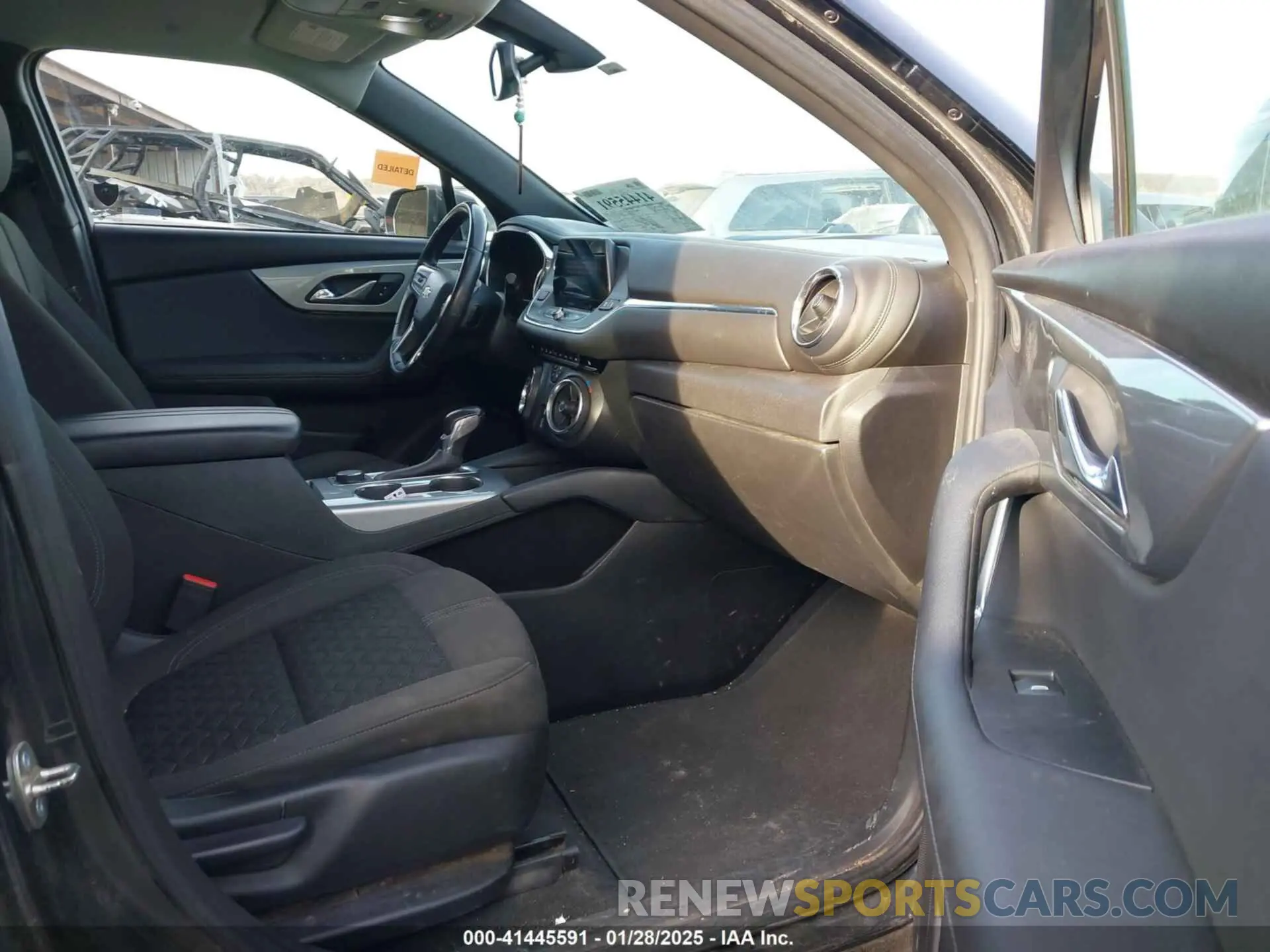 5 Photograph of a damaged car 3GNKBCRS9KS692710 CHEVROLET BLAZER 2019