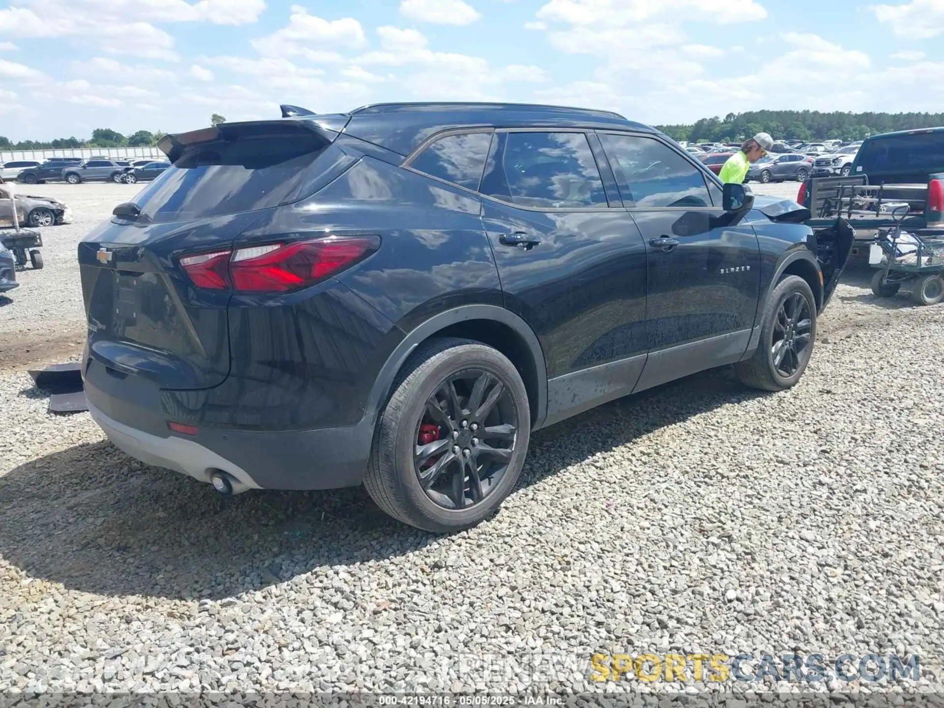 4 Photograph of a damaged car 3GNKBDRS1KS666169 CHEVROLET BLAZER 2019