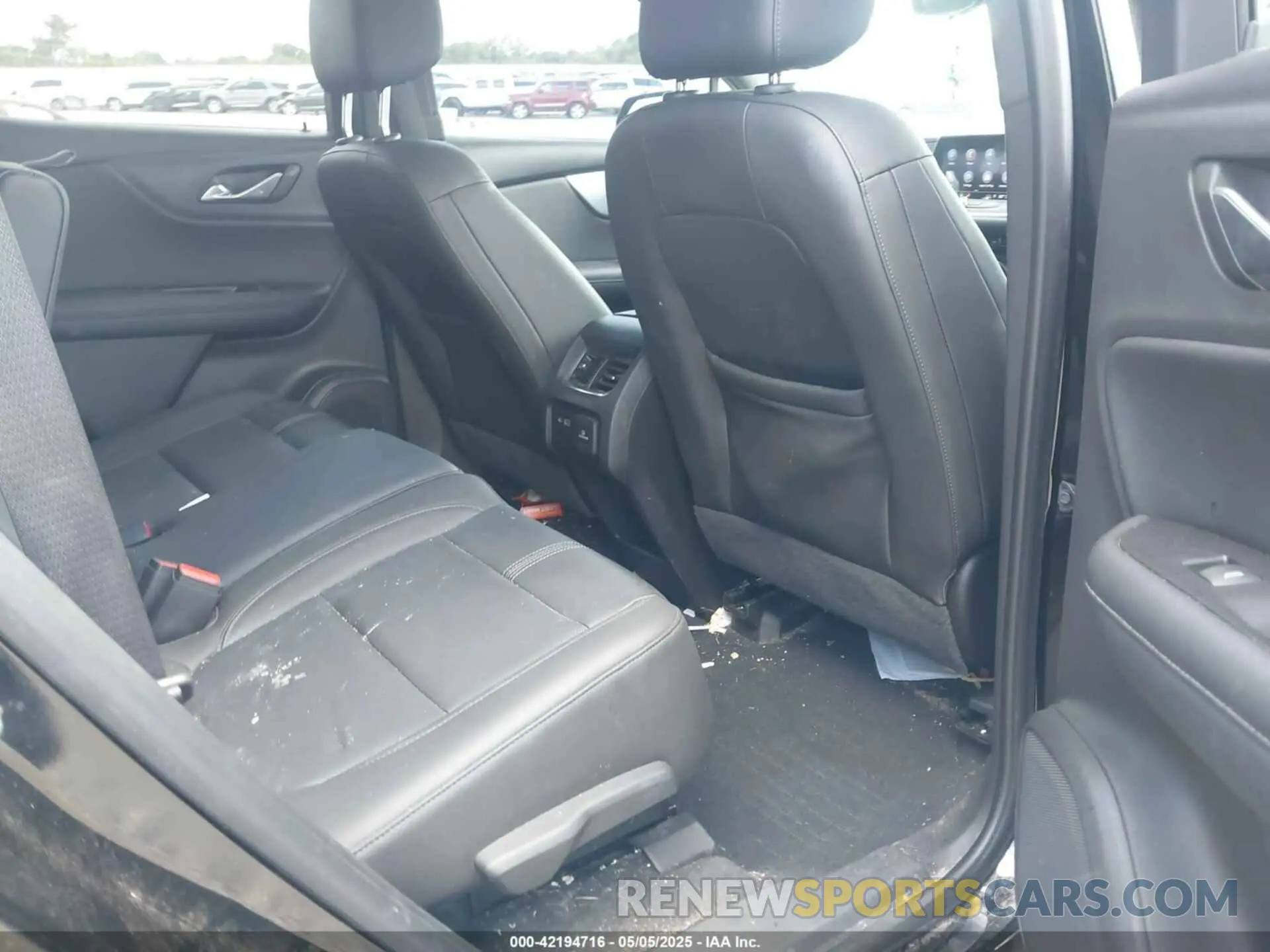 8 Photograph of a damaged car 3GNKBDRS1KS666169 CHEVROLET BLAZER 2019