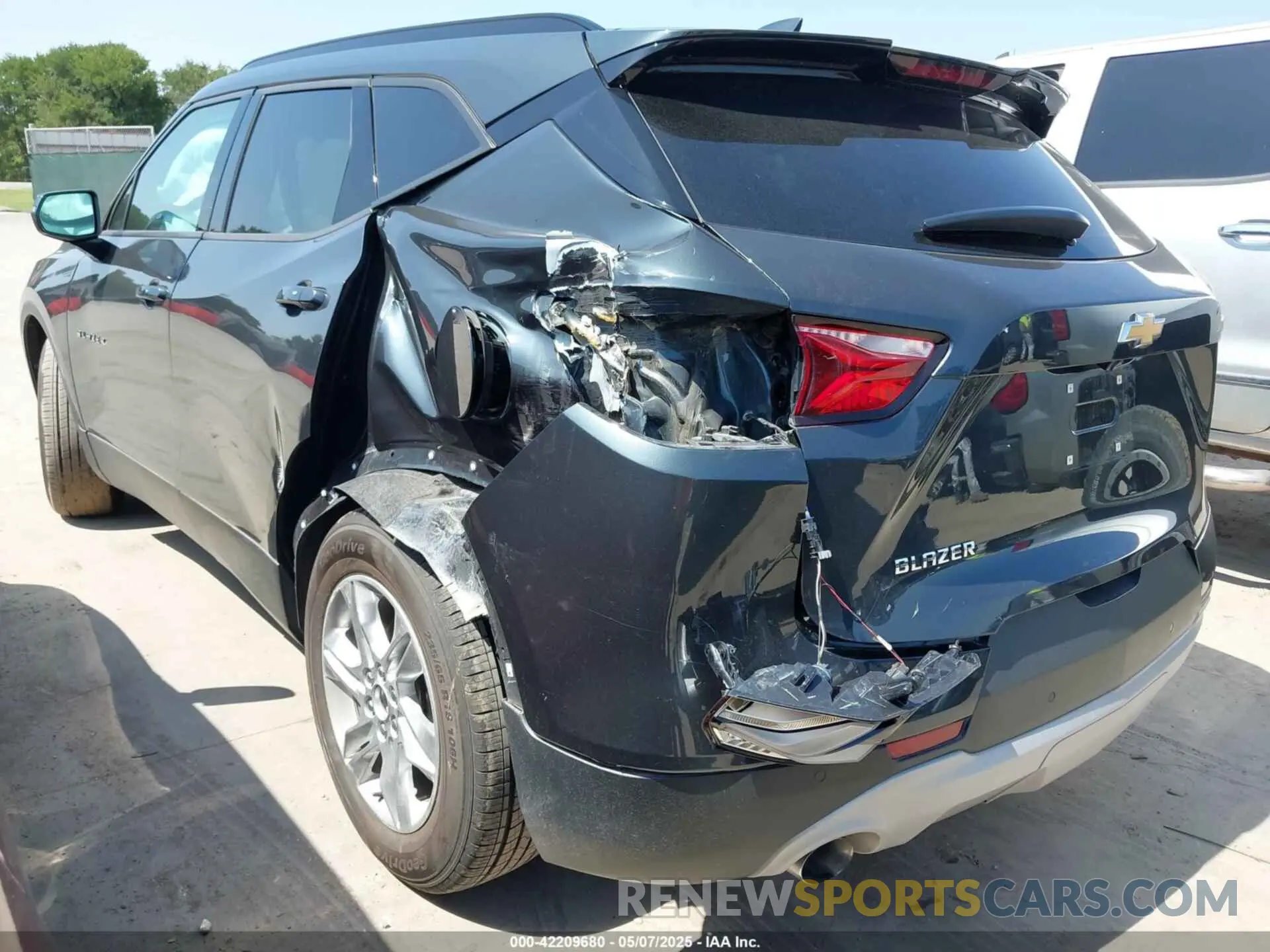 3 Photograph of a damaged car 3GNKBDRS7KS590179 CHEVROLET BLAZER 2019