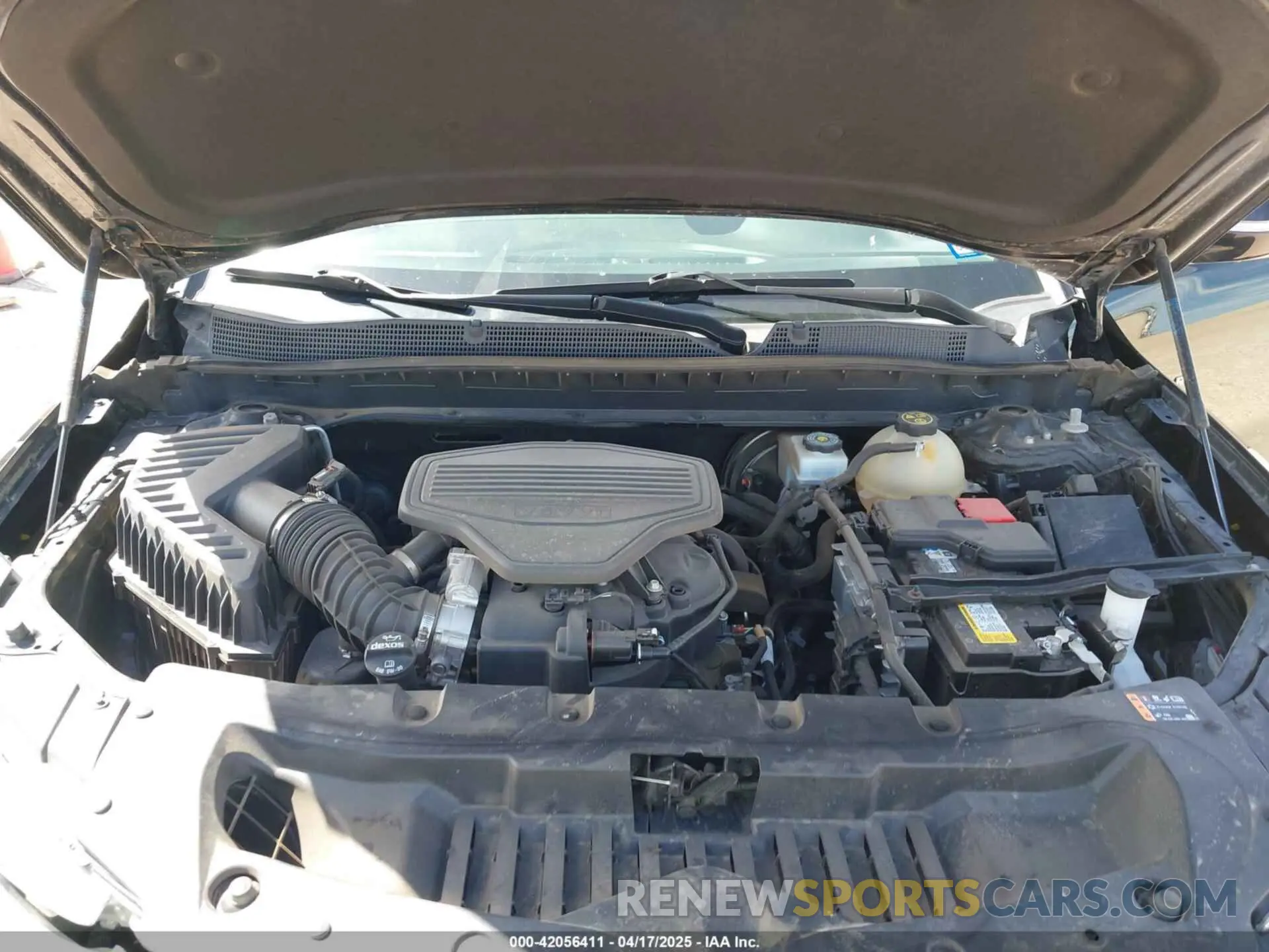 10 Photograph of a damaged car 3GNKBDRSXKS640962 CHEVROLET BLAZER 2019