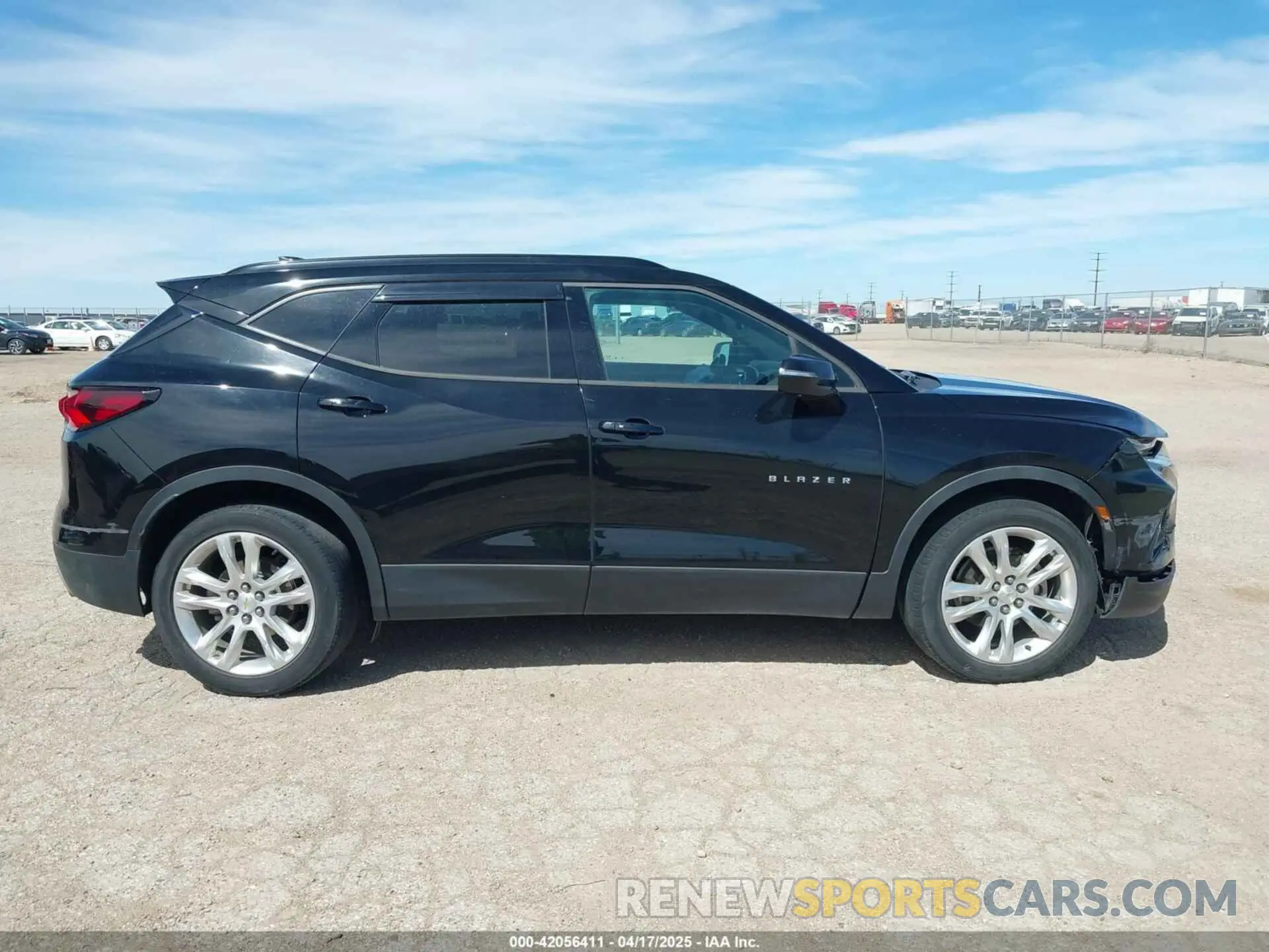 13 Photograph of a damaged car 3GNKBDRSXKS640962 CHEVROLET BLAZER 2019