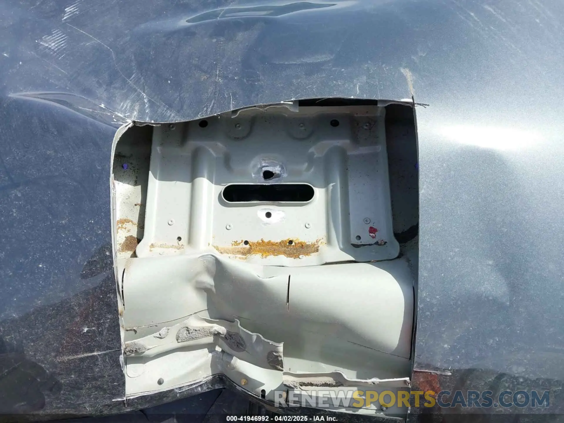 18 Photograph of a damaged car 3GNKBERS0KS694793 CHEVROLET BLAZER 2019