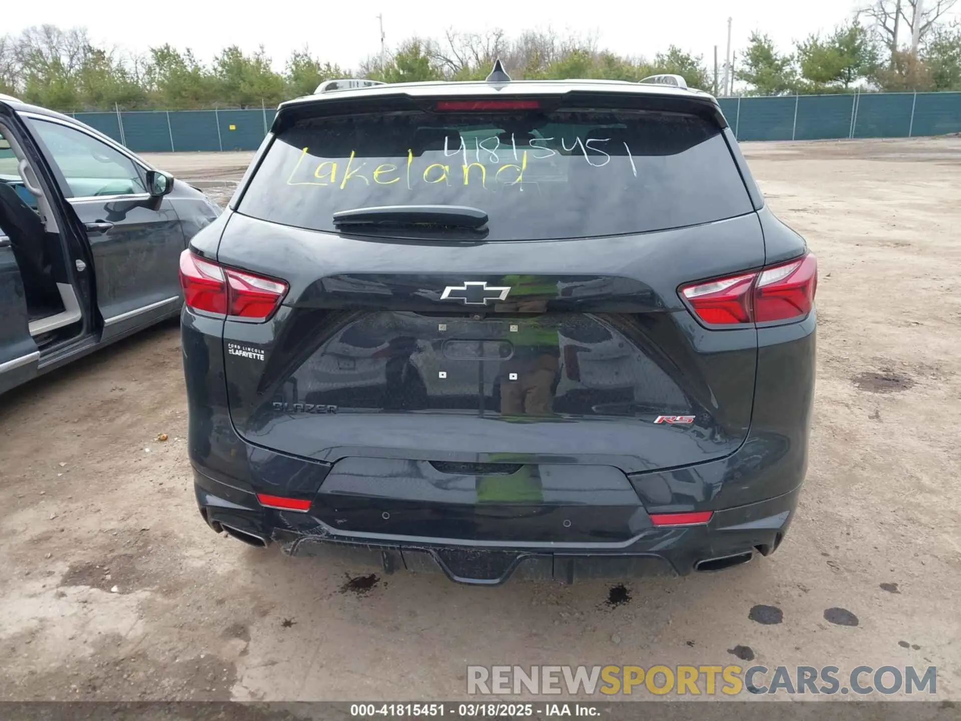 17 Photograph of a damaged car 3GNKBERS2KS686369 CHEVROLET BLAZER 2019