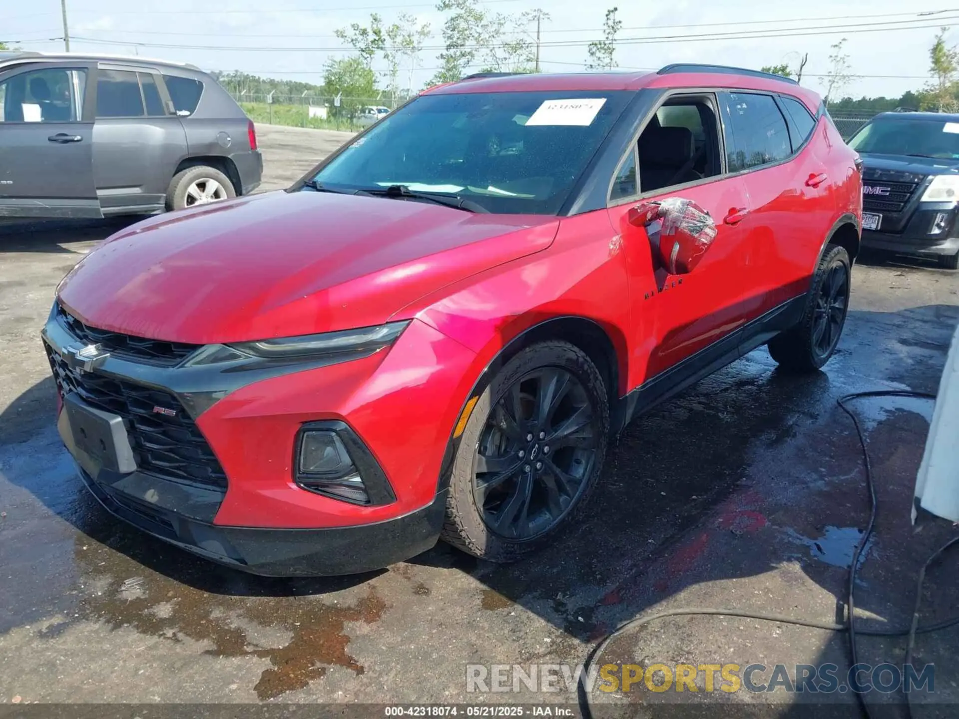 2 Photograph of a damaged car 3GNKBERS4KS621667 CHEVROLET BLAZER 2019