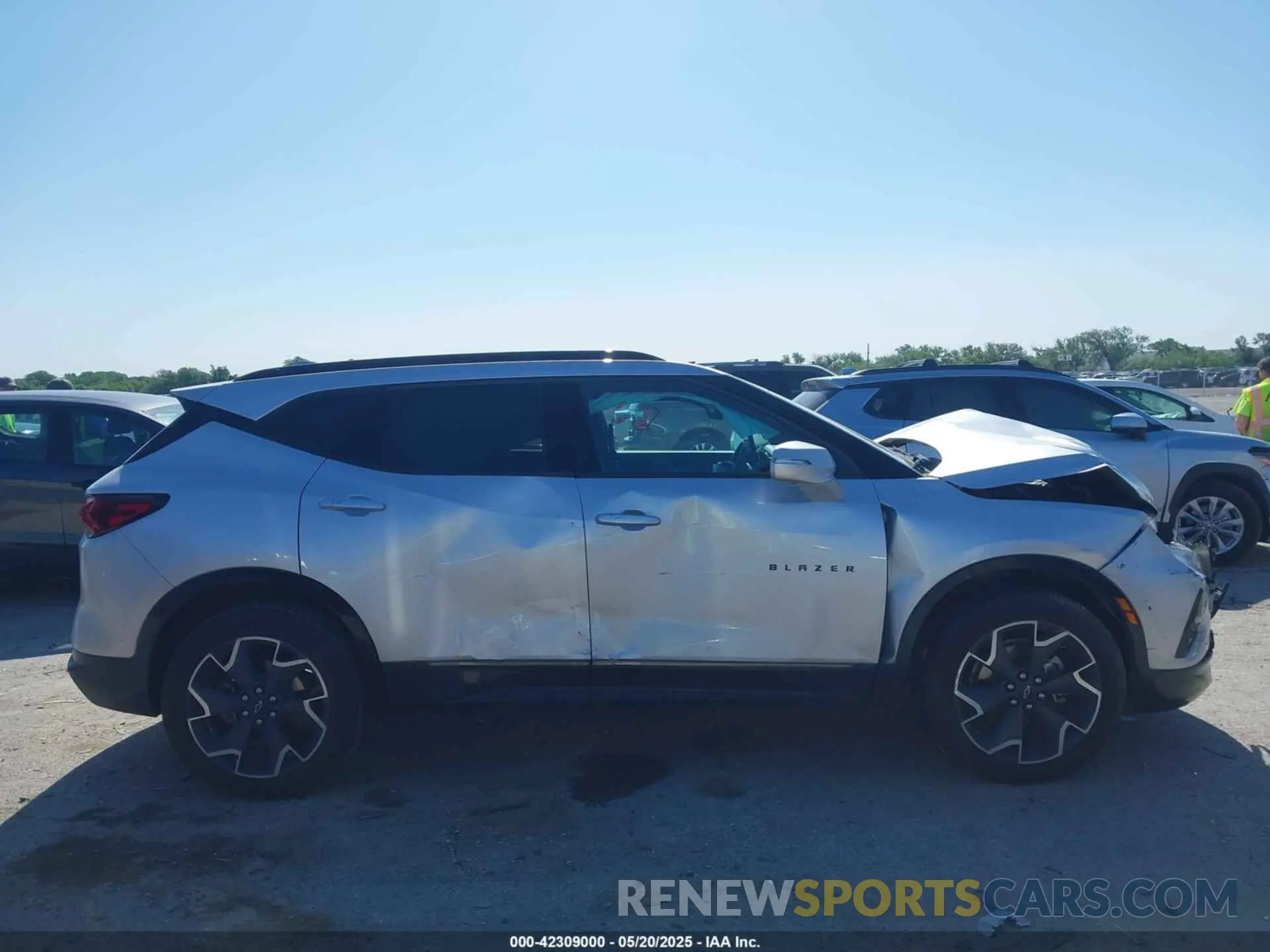 13 Photograph of a damaged car 3GNKBERS4KS678029 CHEVROLET BLAZER 2019