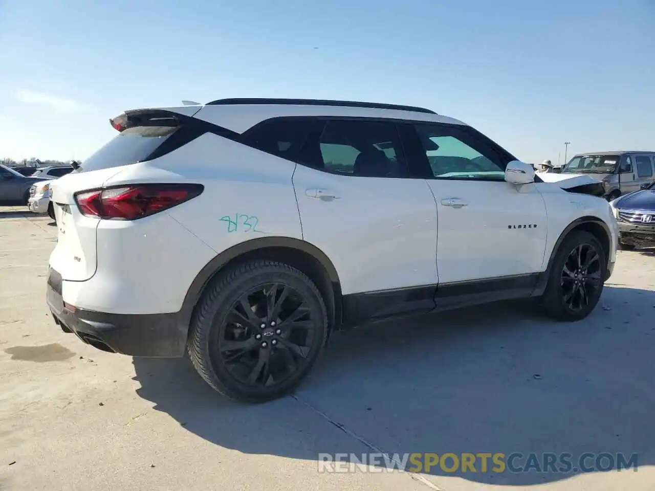 3 Photograph of a damaged car 3GNKBERS5KS701625 CHEVROLET BLAZER 2019