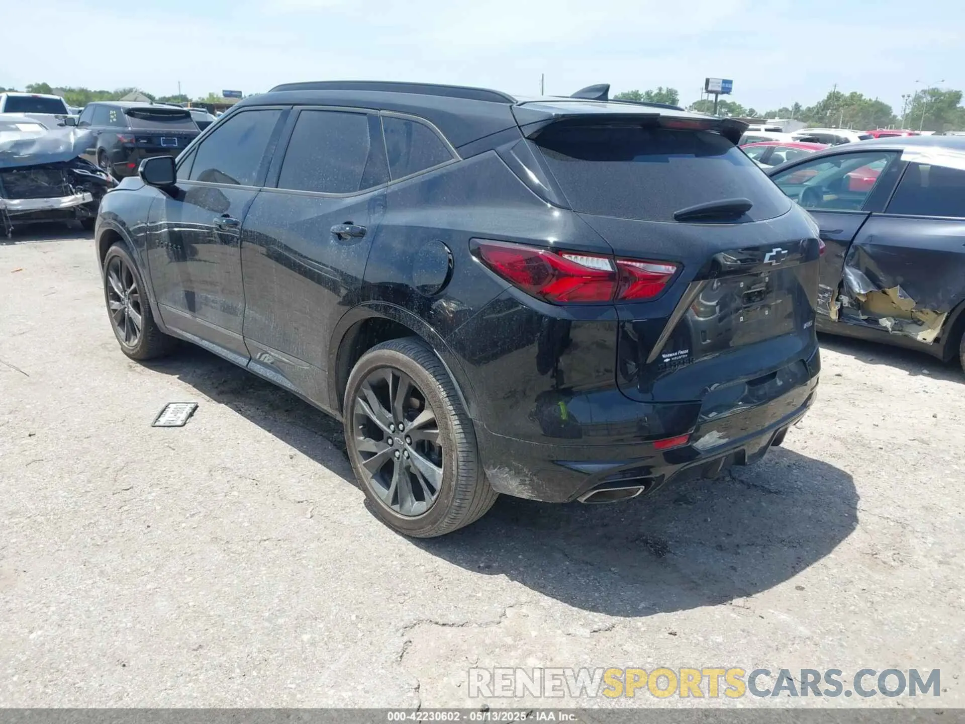 3 Photograph of a damaged car 3GNKBERS6KS663807 CHEVROLET BLAZER 2019
