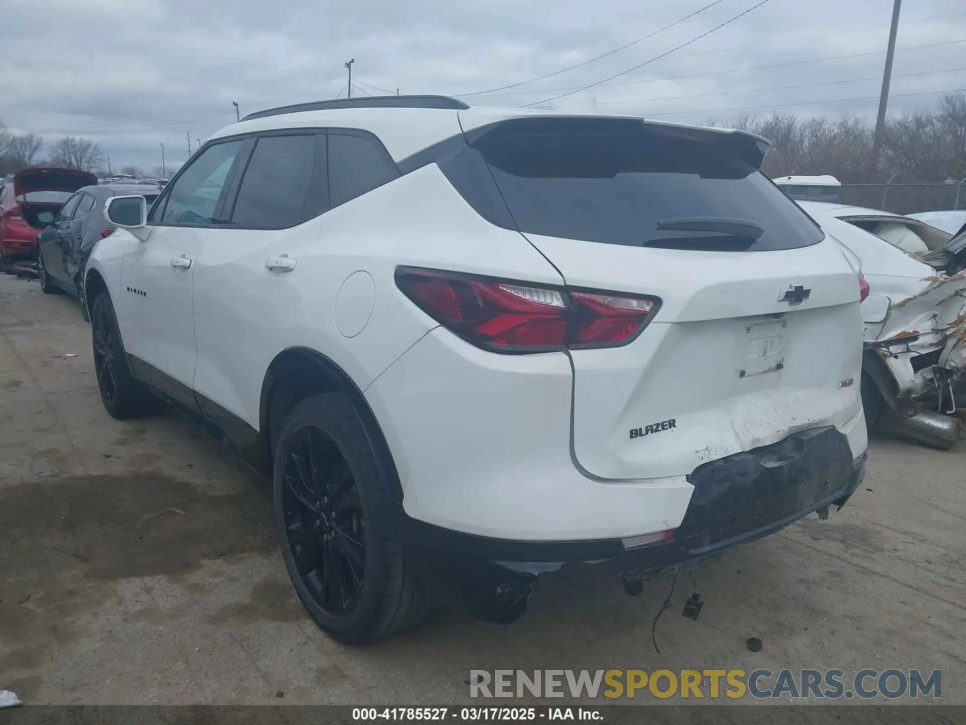3 Photograph of a damaged car 3GNKBERS7KS686187 CHEVROLET BLAZER 2019