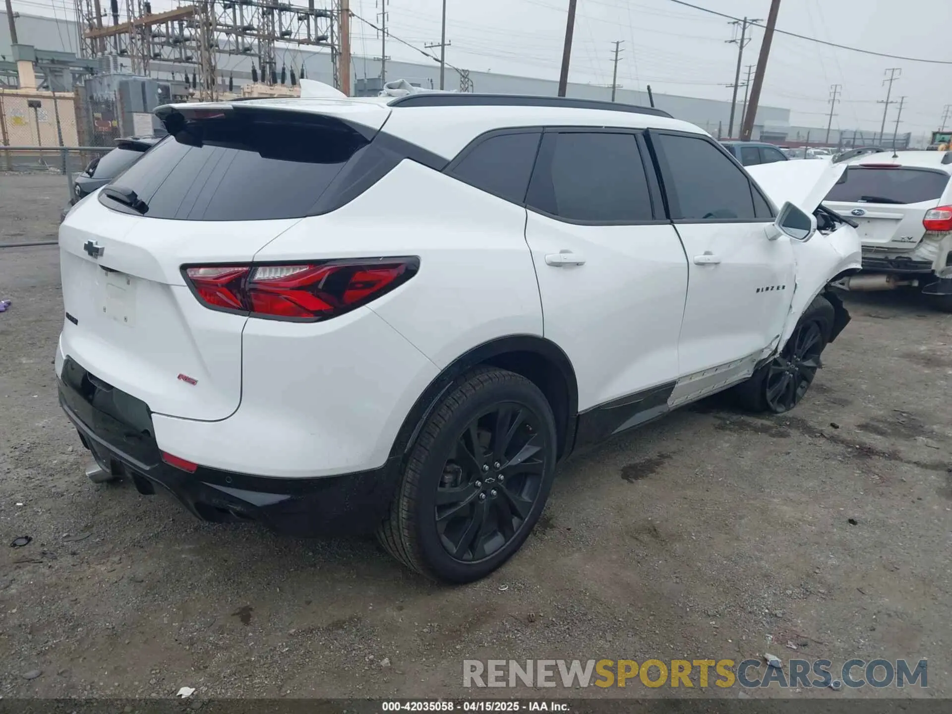 4 Photograph of a damaged car 3GNKBERS8KS647477 CHEVROLET BLAZER 2019