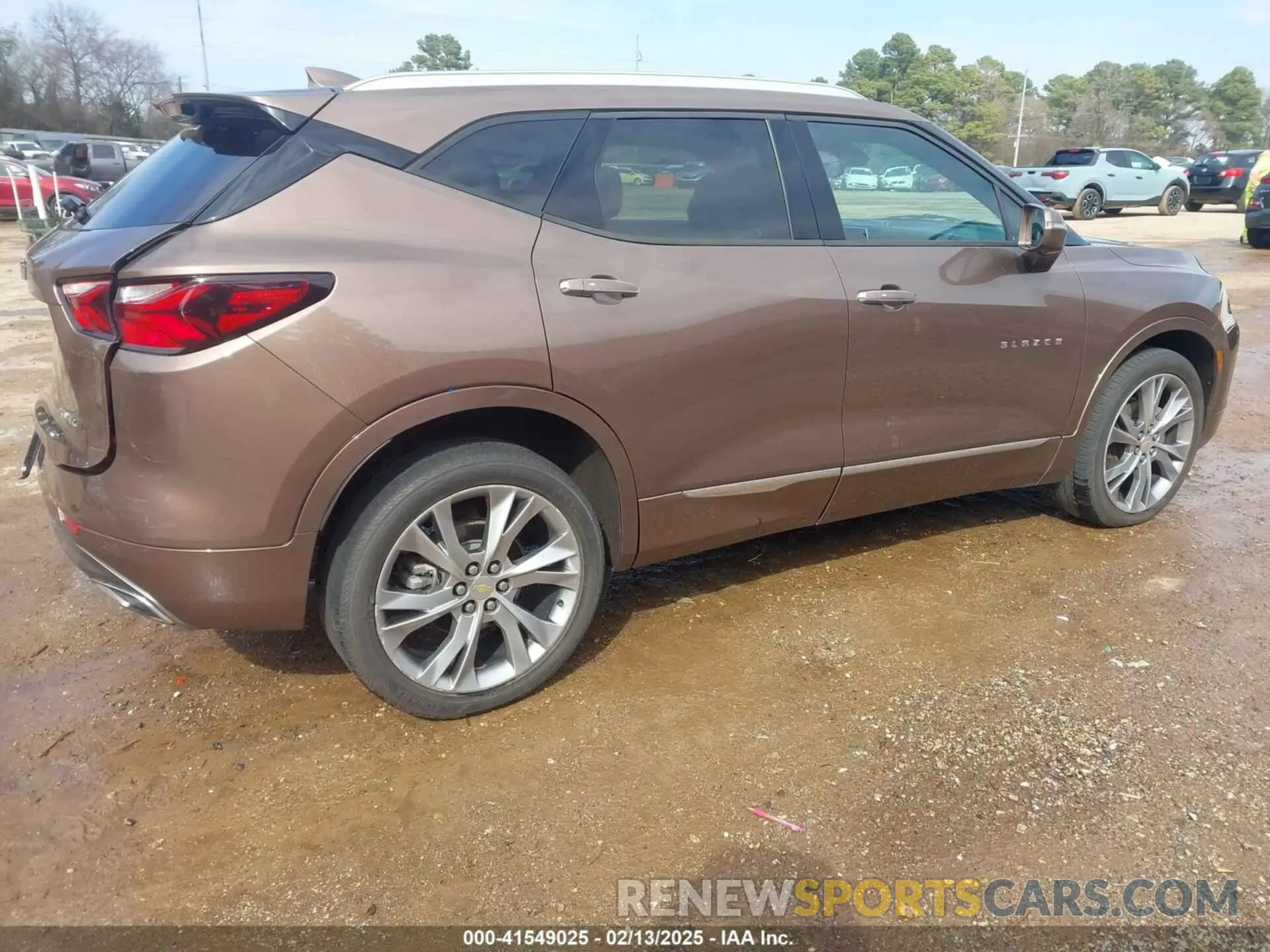 4 Photograph of a damaged car 3GNKBFRS3KS669764 CHEVROLET BLAZER 2019