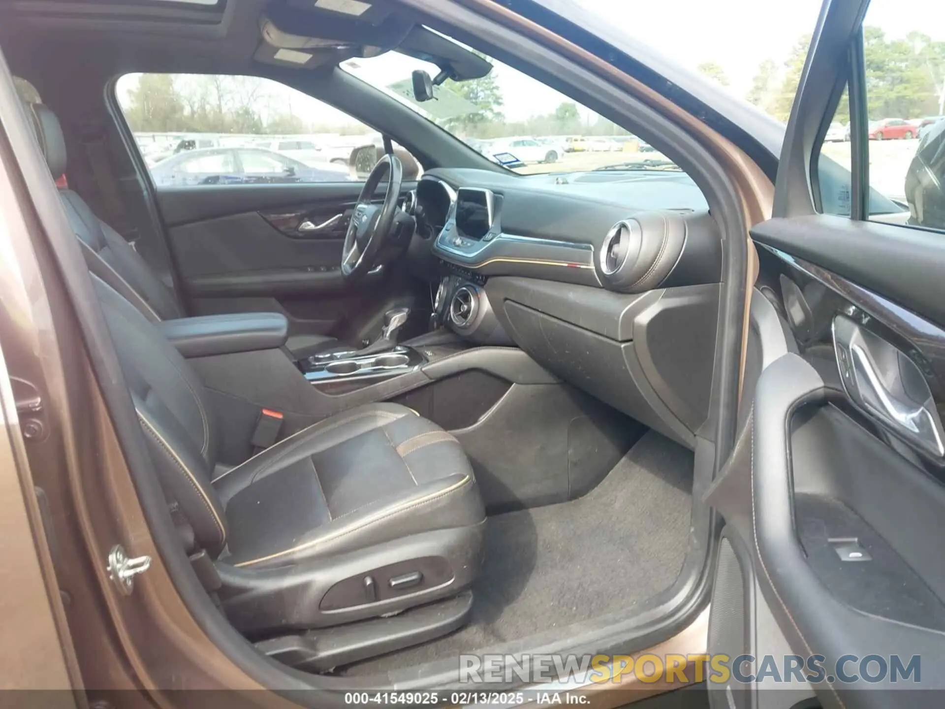 5 Photograph of a damaged car 3GNKBFRS3KS669764 CHEVROLET BLAZER 2019