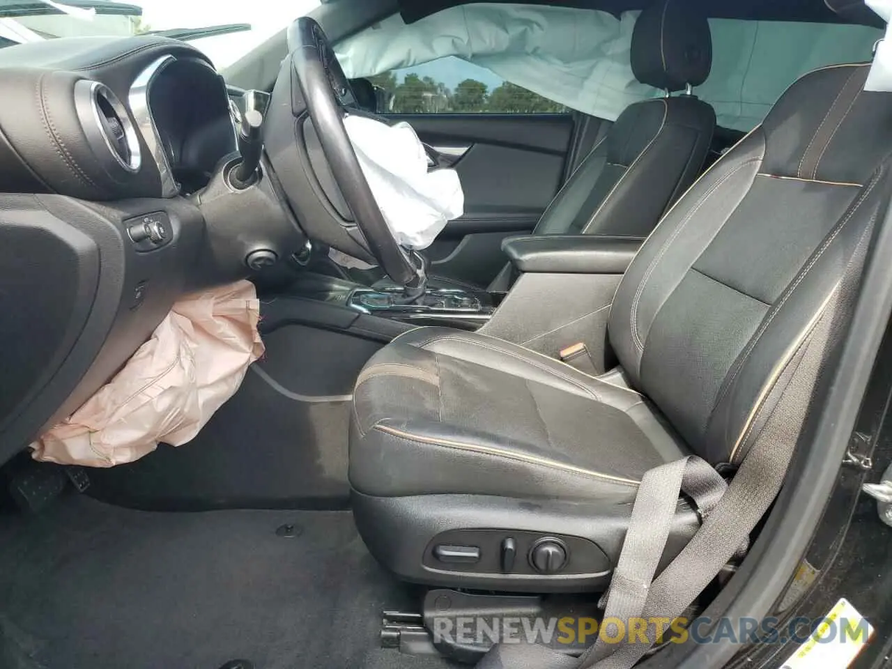7 Photograph of a damaged car 3GNKBFRS4KS690347 CHEVROLET BLAZER 2019