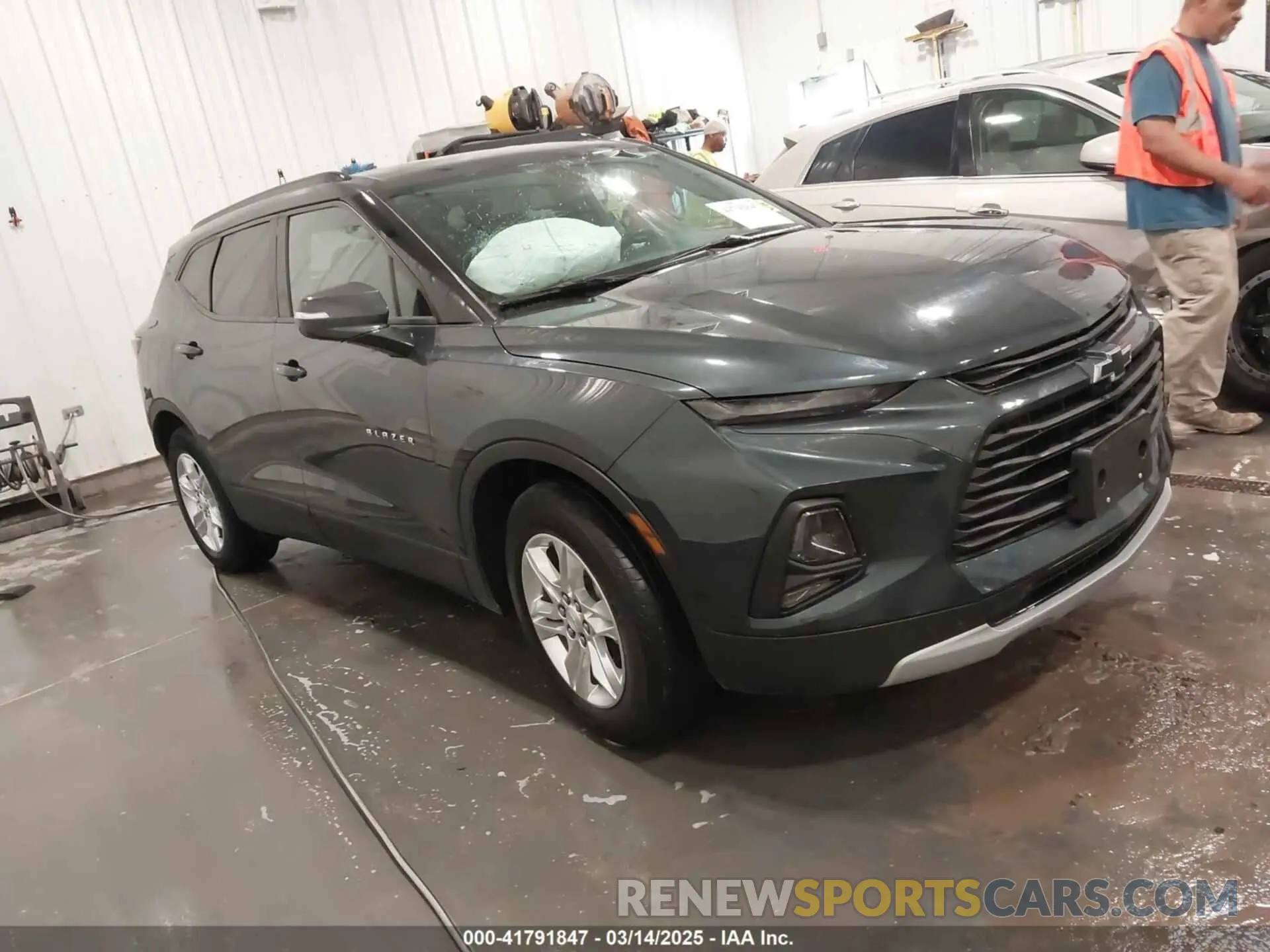 1 Photograph of a damaged car 3GNKBGRS1KS694135 CHEVROLET BLAZER 2019
