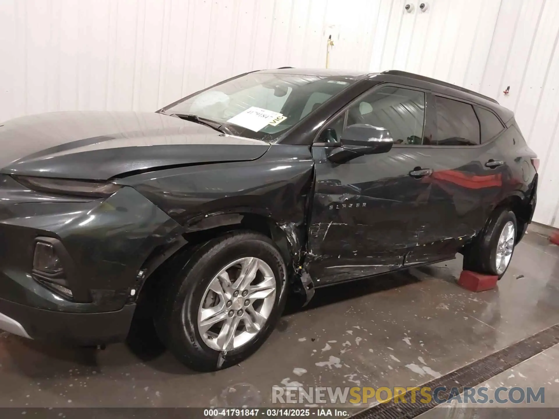 6 Photograph of a damaged car 3GNKBGRS1KS694135 CHEVROLET BLAZER 2019