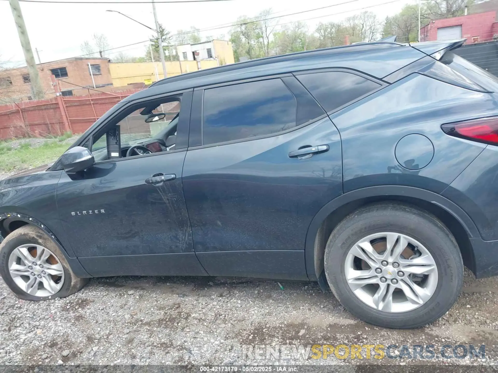 13 Photograph of a damaged car 3GNKBGRS5KS636688 CHEVROLET BLAZER 2019