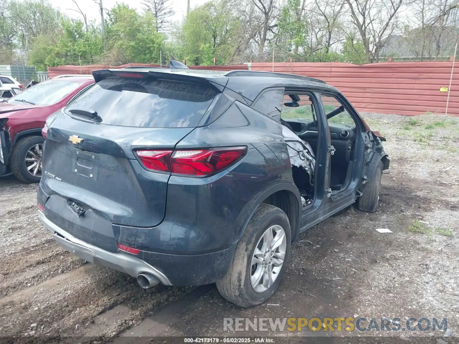 4 Photograph of a damaged car 3GNKBGRS5KS636688 CHEVROLET BLAZER 2019