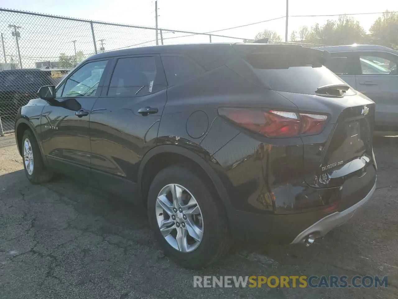 2 Photograph of a damaged car 3GNKBGRS5KS658691 CHEVROLET BLAZER 2019