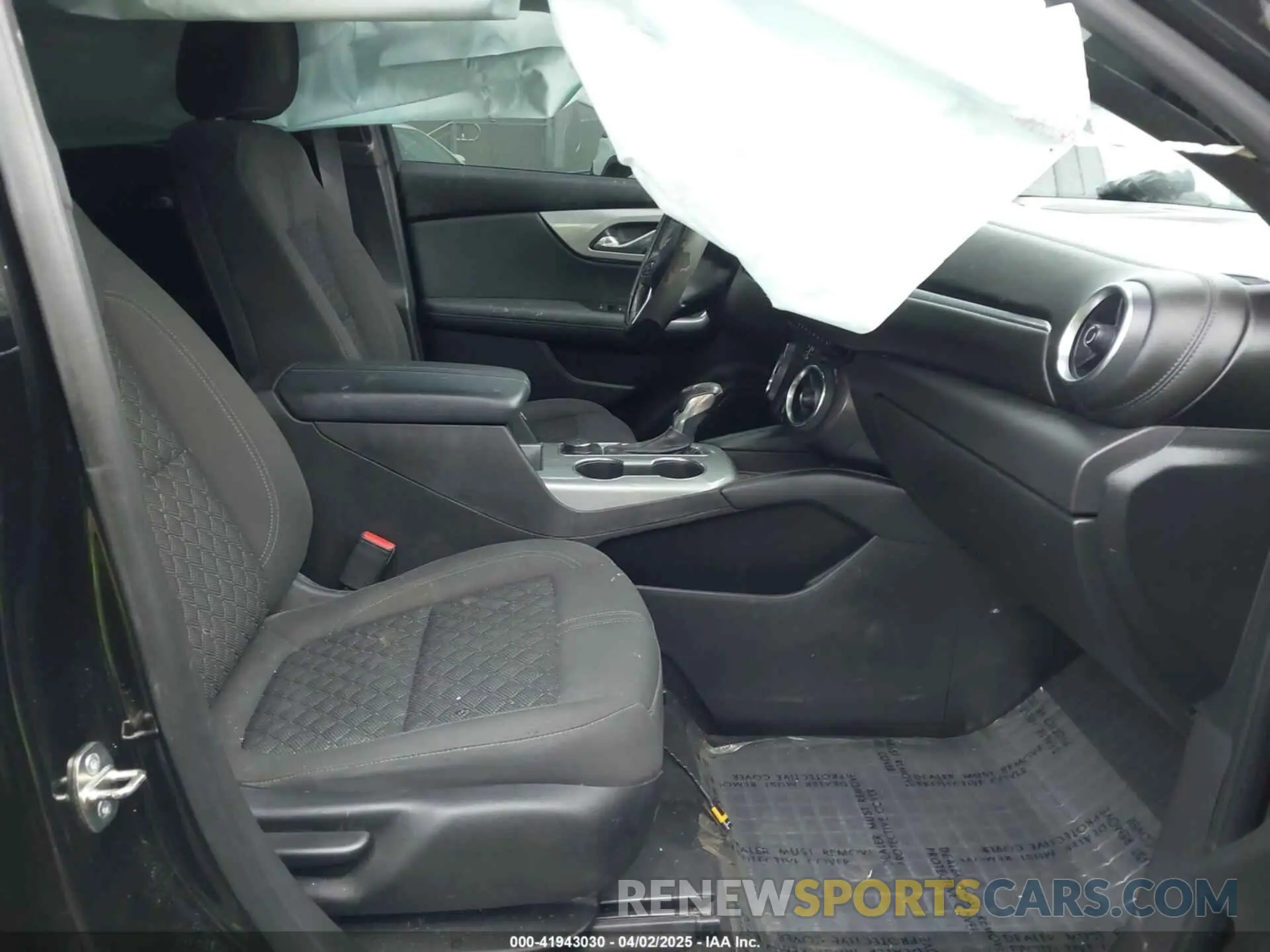 5 Photograph of a damaged car 3GNKBGRS5KS683414 CHEVROLET BLAZER 2019