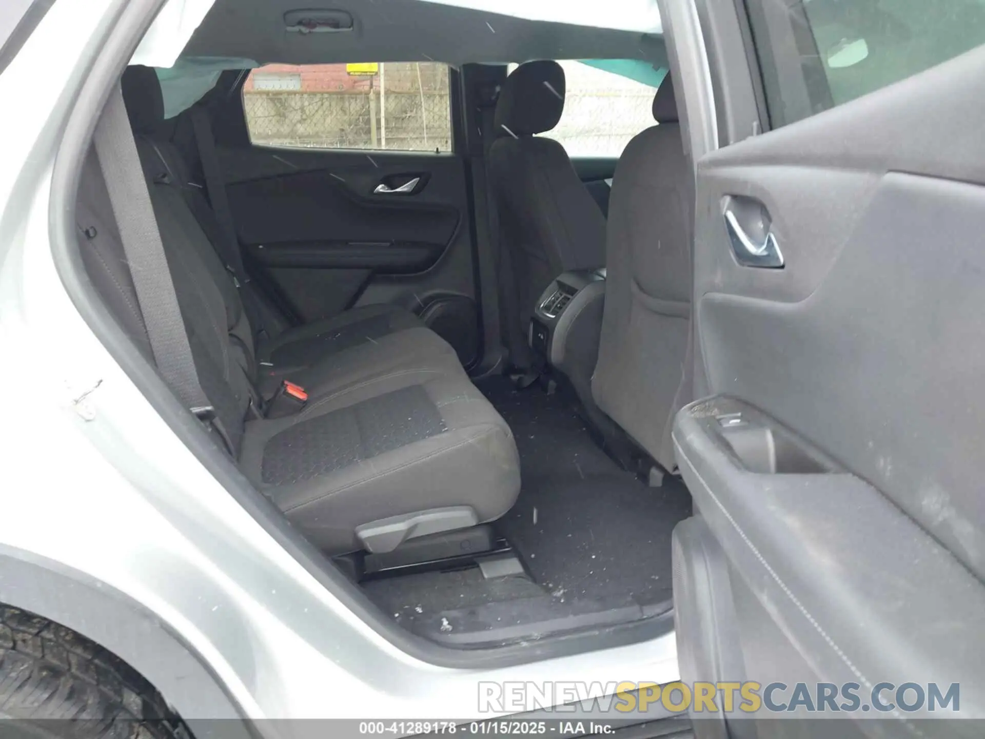 8 Photograph of a damaged car 3GNKBGRS6KS571642 CHEVROLET BLAZER 2019