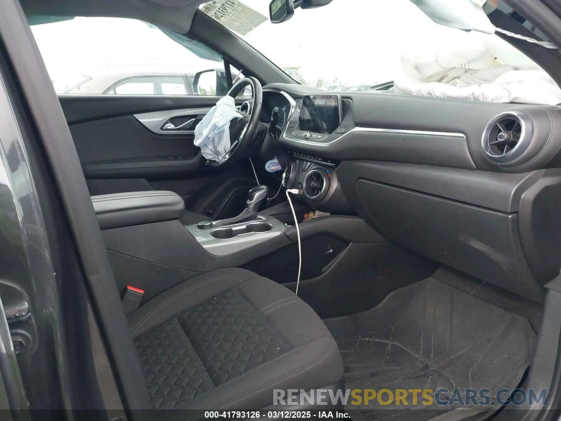5 Photograph of a damaged car 3GNKBGRS6KS682367 CHEVROLET BLAZER 2019