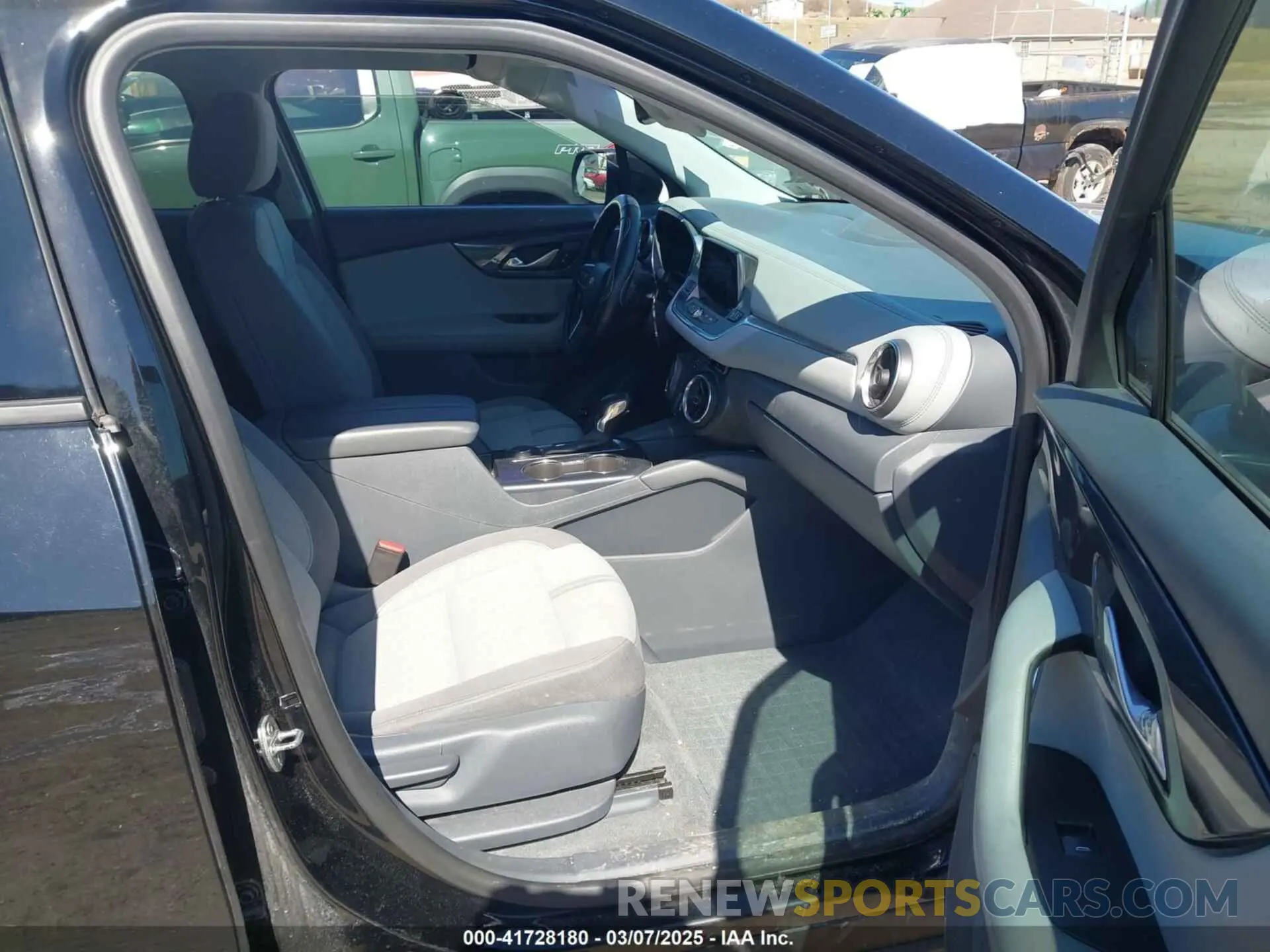 5 Photograph of a damaged car 3GNKBGRS7KS613218 CHEVROLET BLAZER 2019