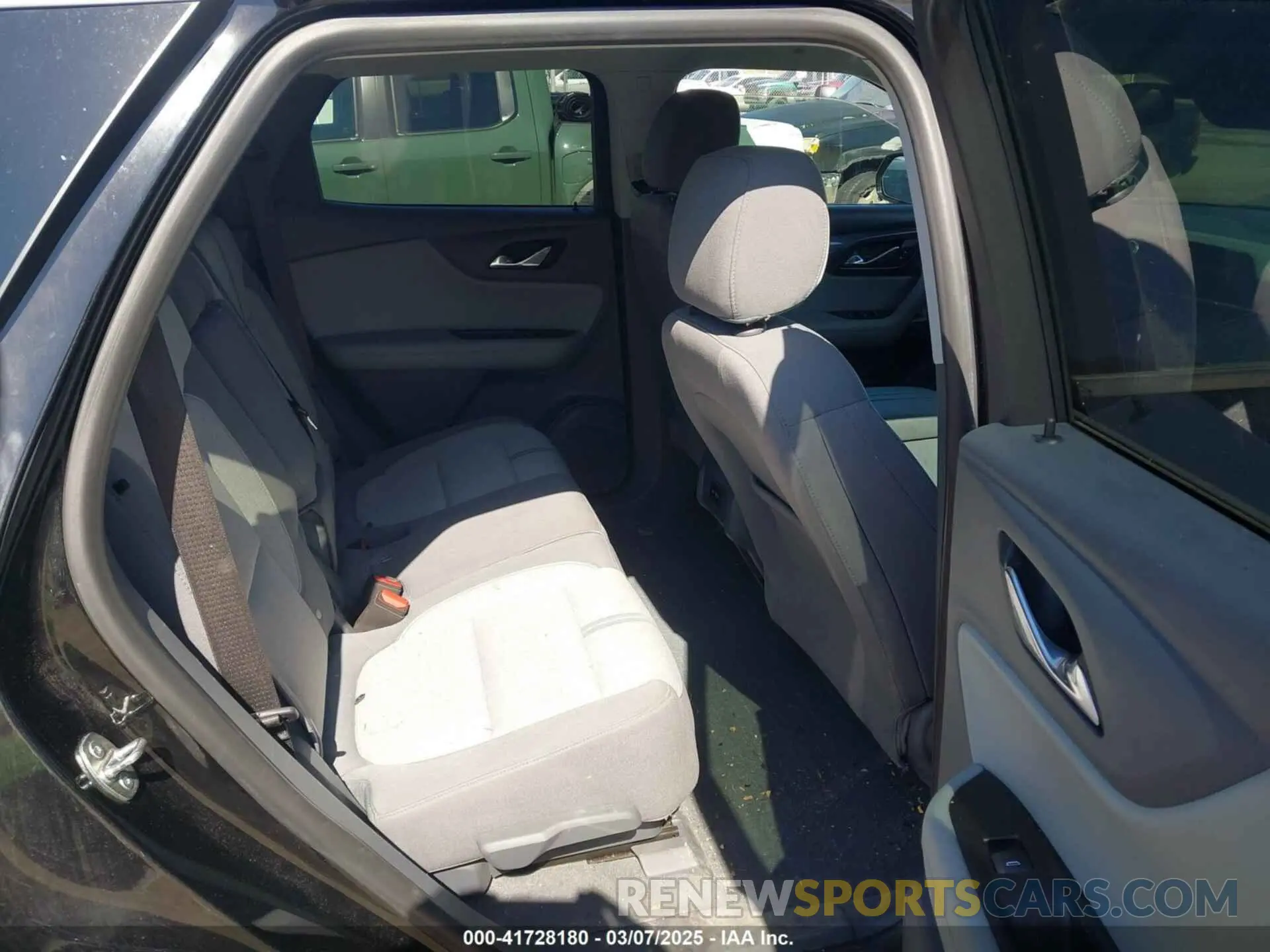 8 Photograph of a damaged car 3GNKBGRS7KS613218 CHEVROLET BLAZER 2019