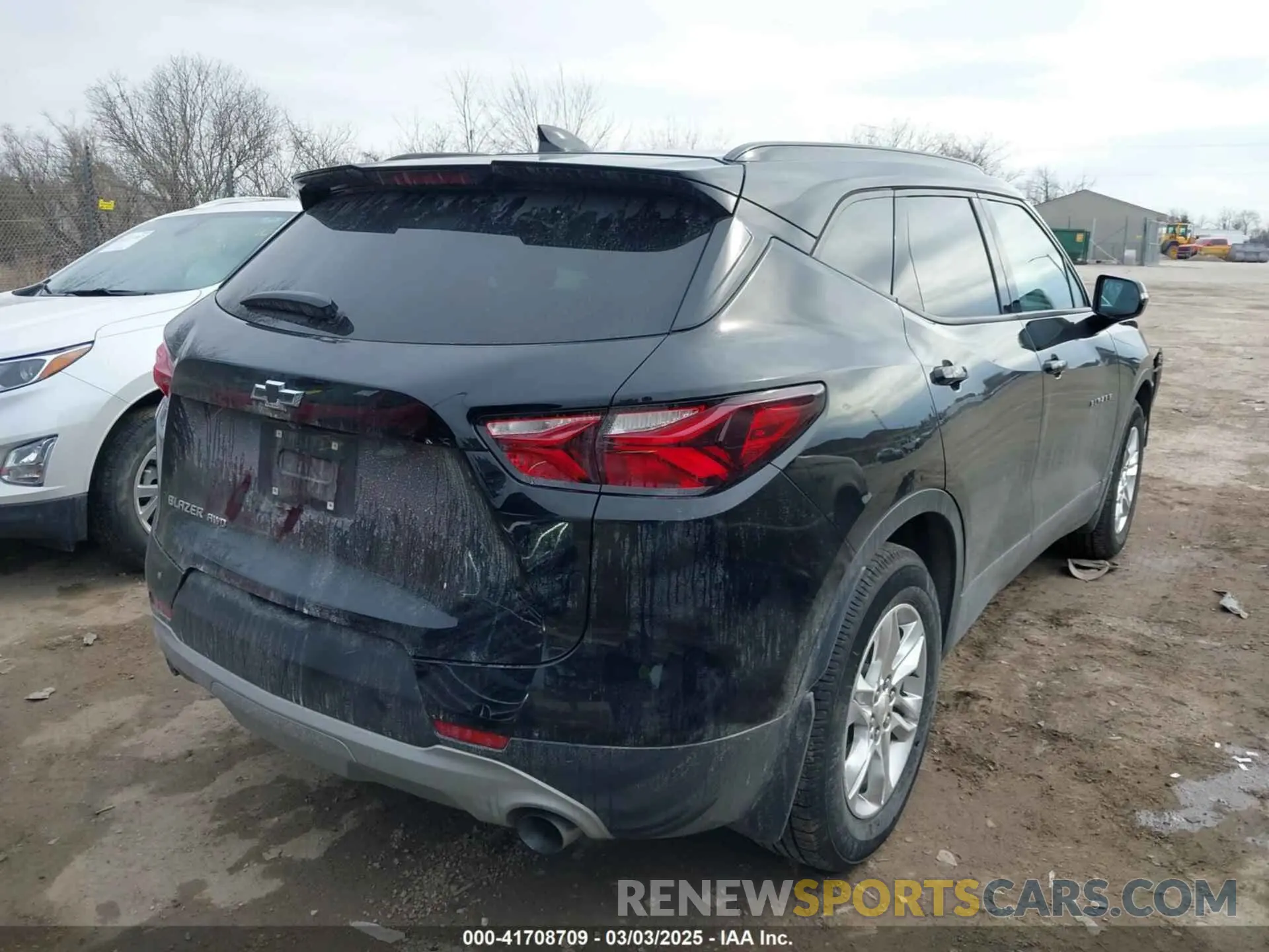 4 Photograph of a damaged car 3GNKBGRS8KS642727 CHEVROLET BLAZER 2019