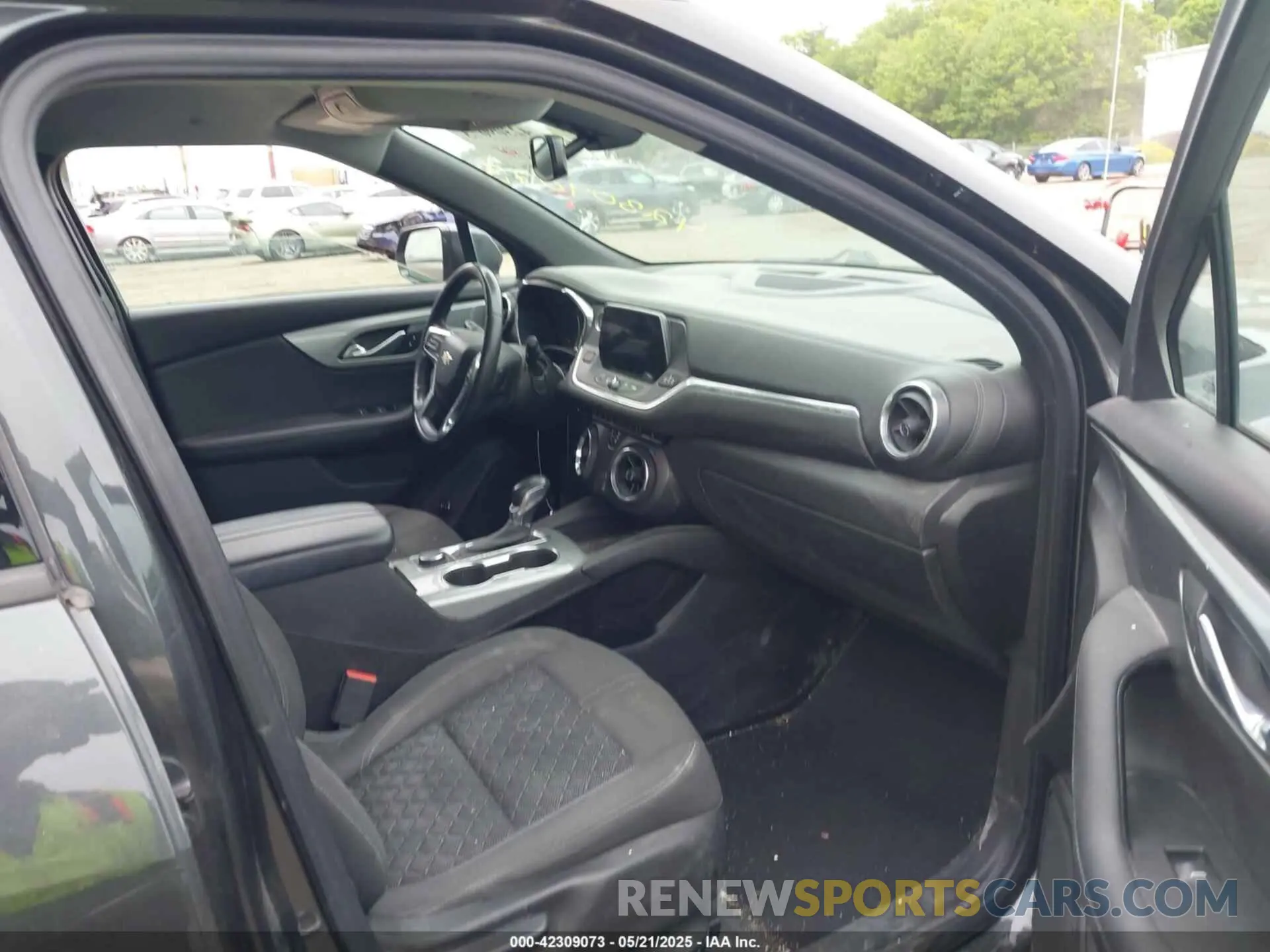 5 Photograph of a damaged car 3GNKBGRS9KS684601 CHEVROLET BLAZER 2019