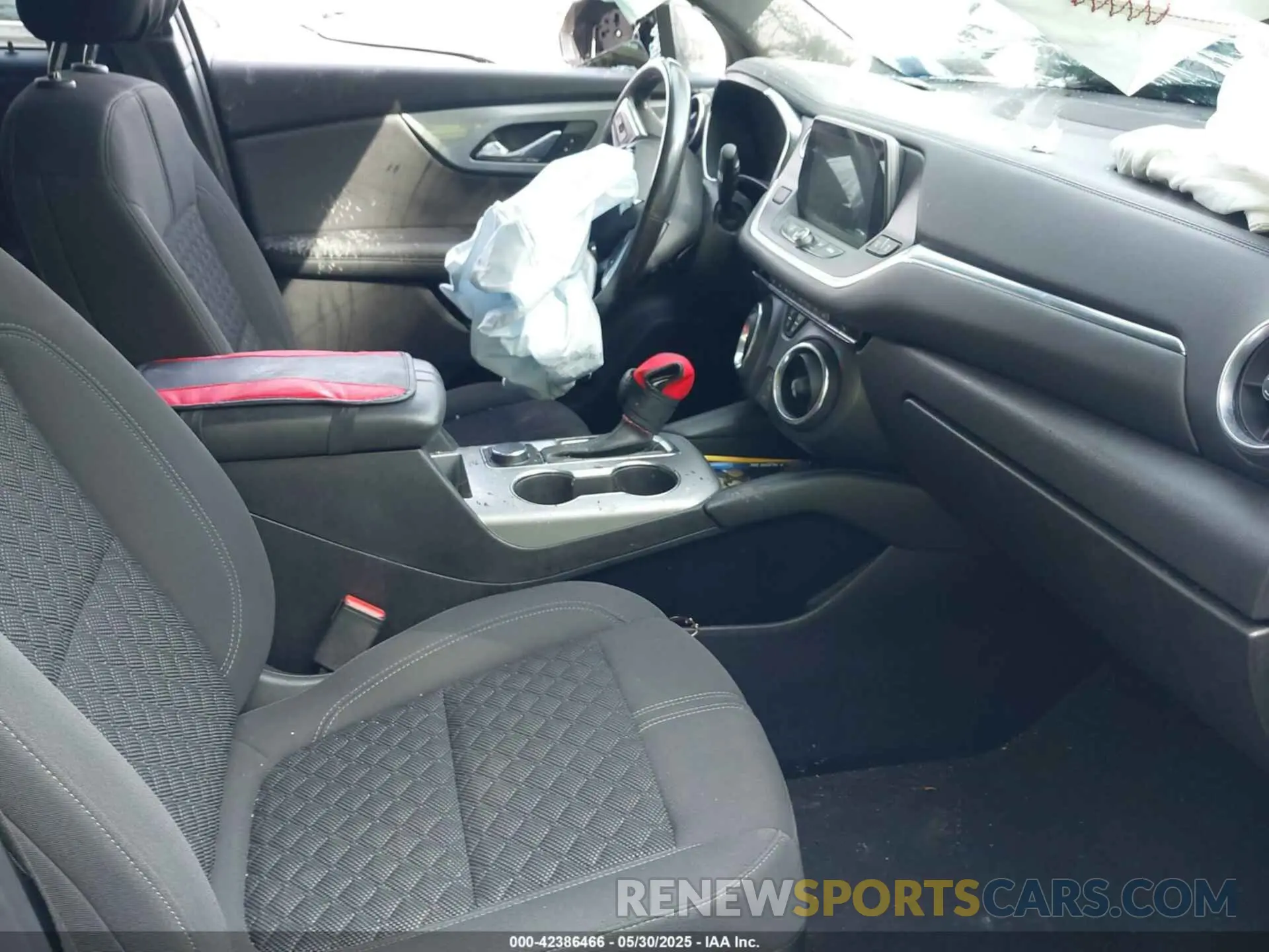 5 Photograph of a damaged car 3GNKBGRSXKS676491 CHEVROLET BLAZER 2019